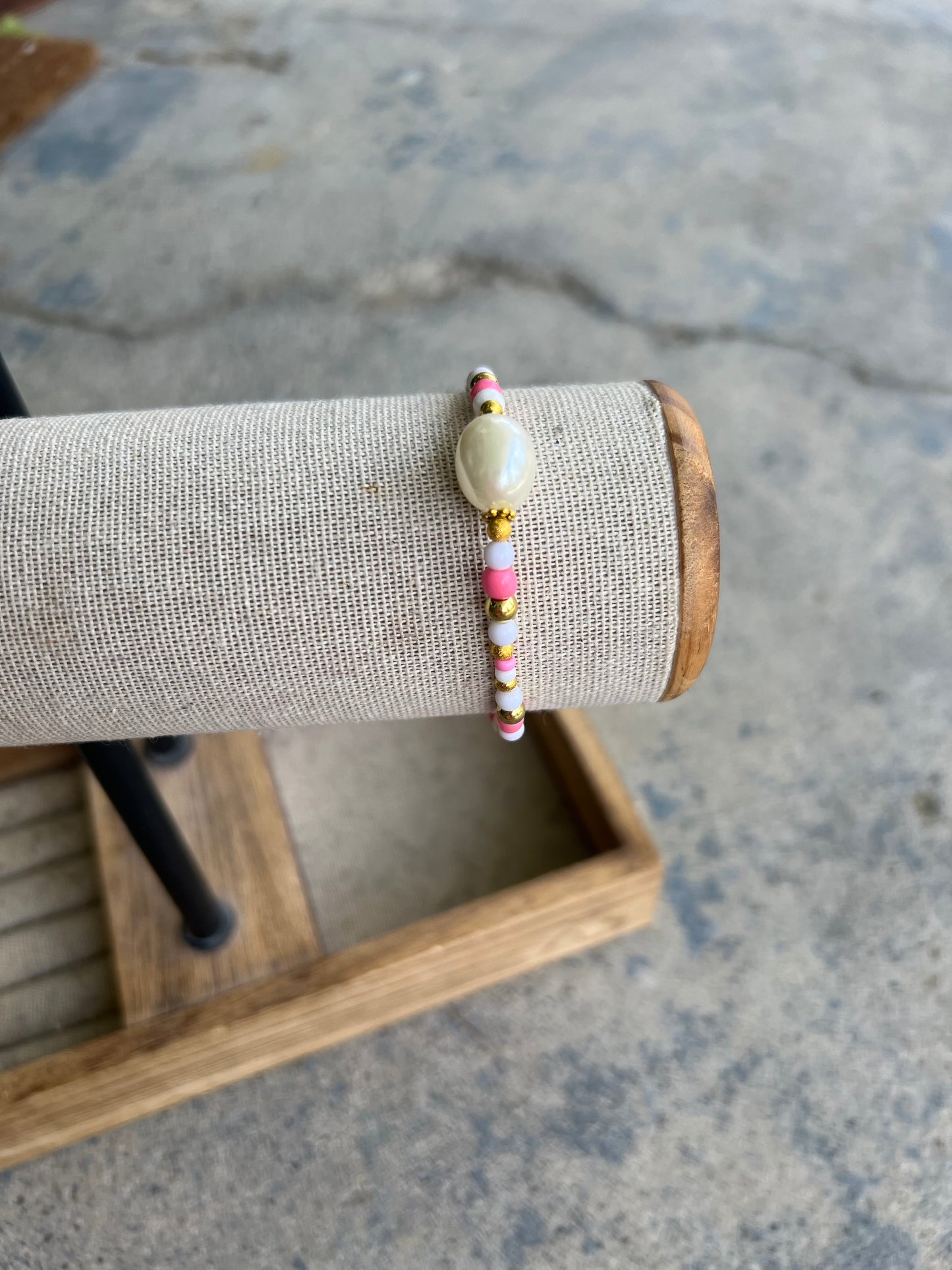 Pink and gold pearl handmade beaded bracelet
