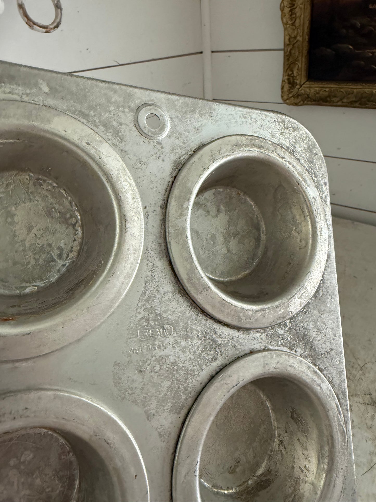 Vintage REMA Double Wall Insulated Air Bake 6-Muffin Tin Patent #4595120