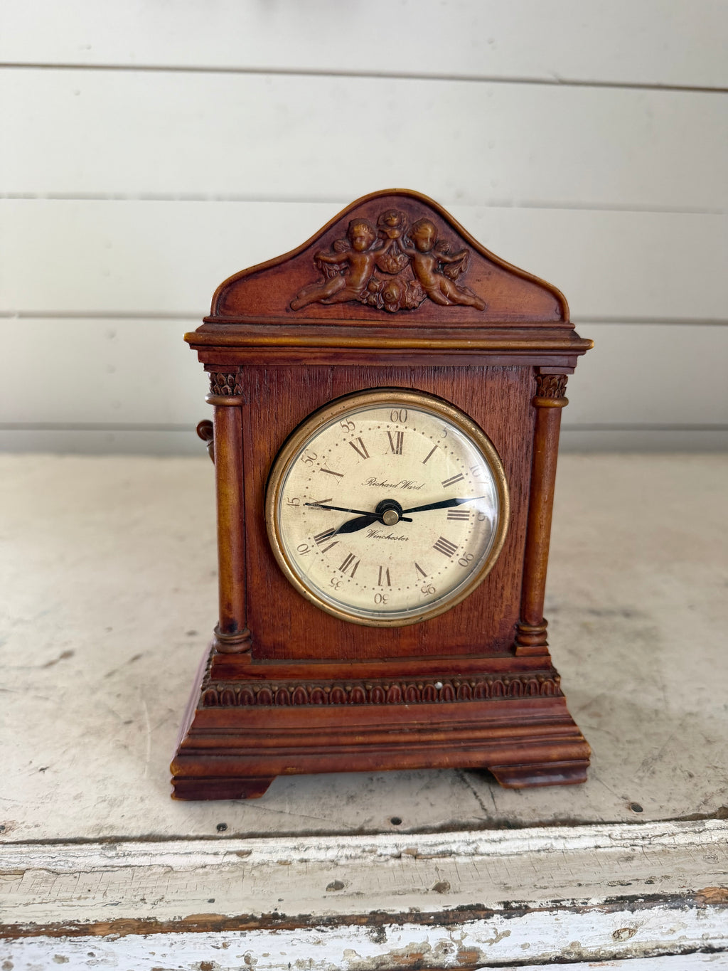 Vintage Richard Ward Winchester quartz mantel clock made of molded resin