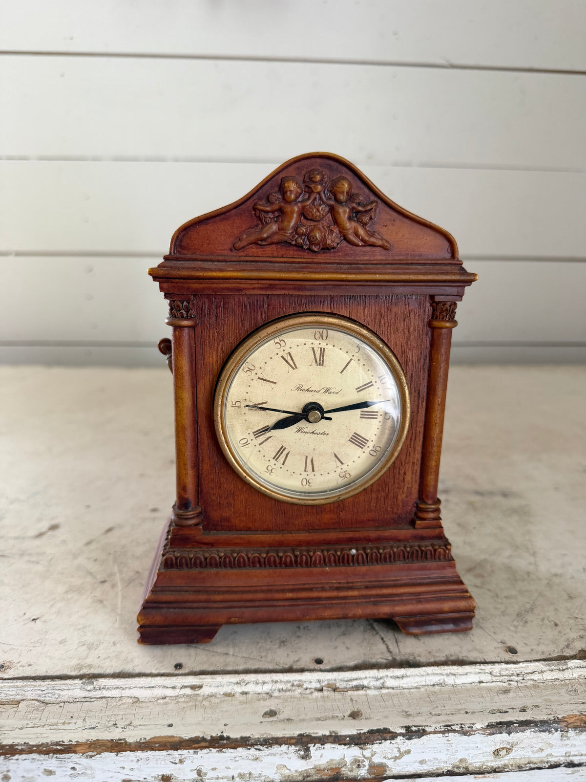 Vintage Richard Ward Winchester quartz mantel clock made of molded resin