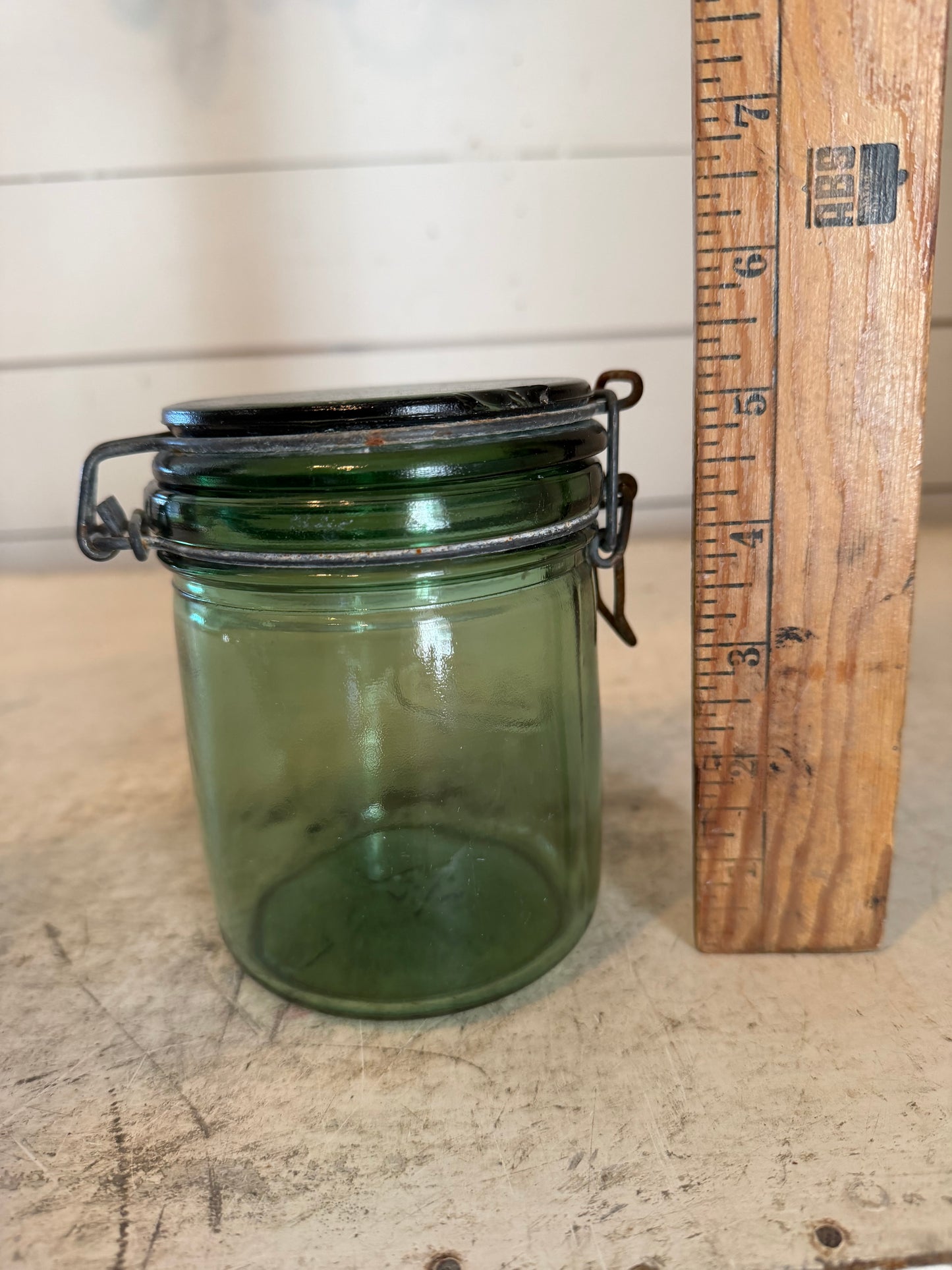 Solid French canning jar, small chip and lid, half liter