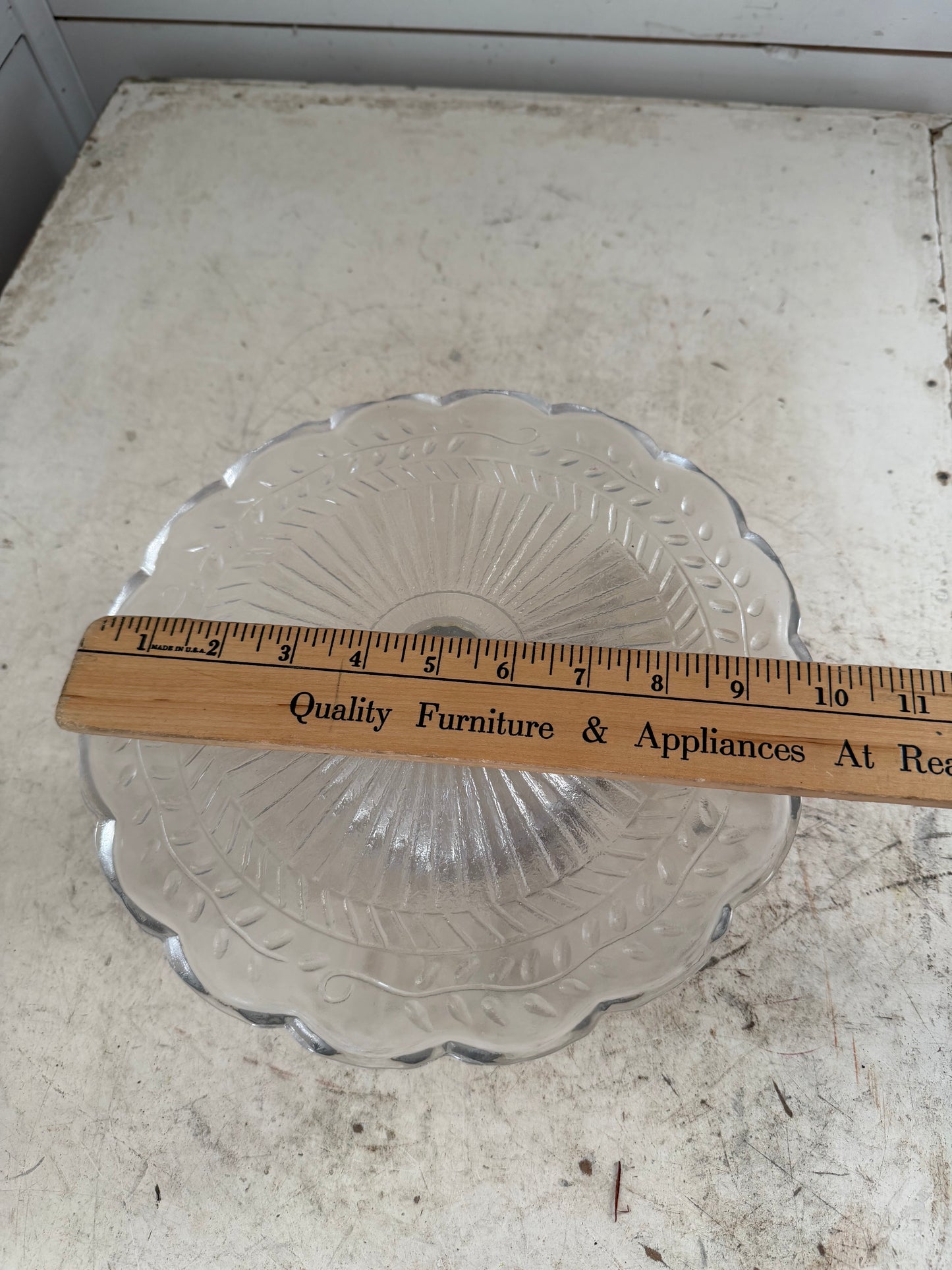Glass wreath cake stand 9-1/2” - no dome