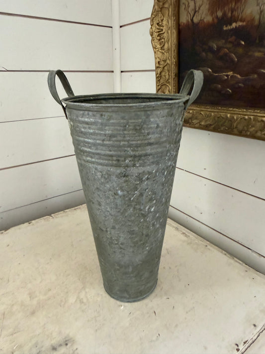 Age galvanized, French flower bucket