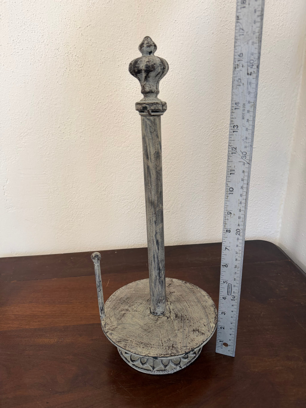Vintage style paper towel holder