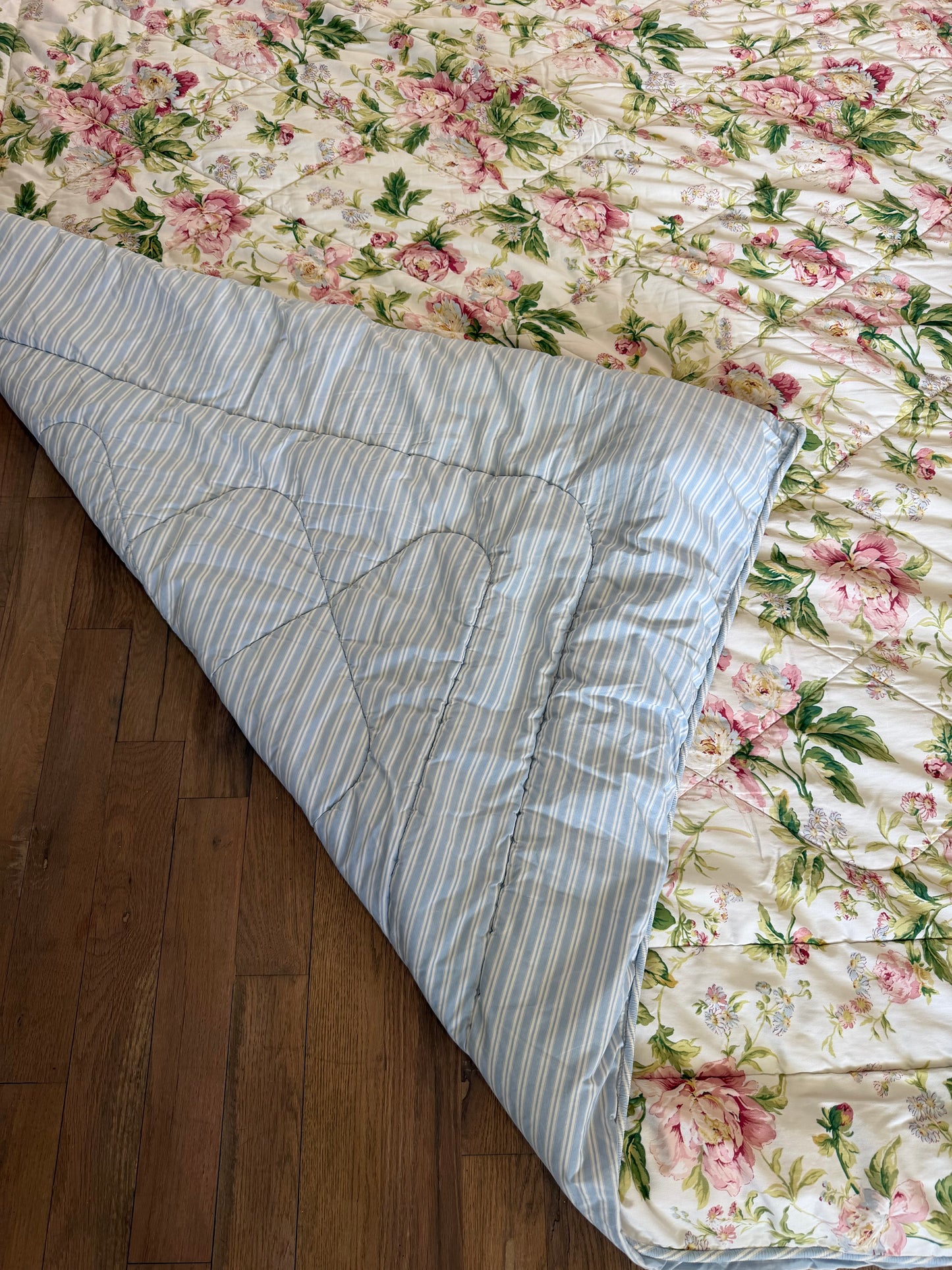 Waverly Style Peony Comforter - King Size