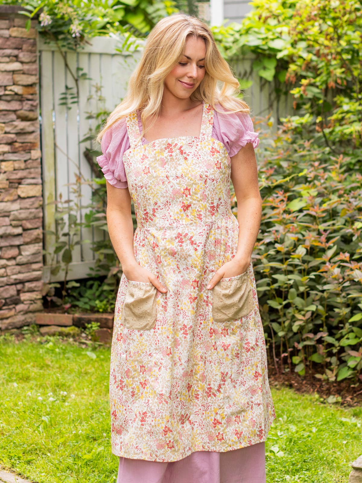 Penelope Ruffle Farmhouse Apron - Ivory
