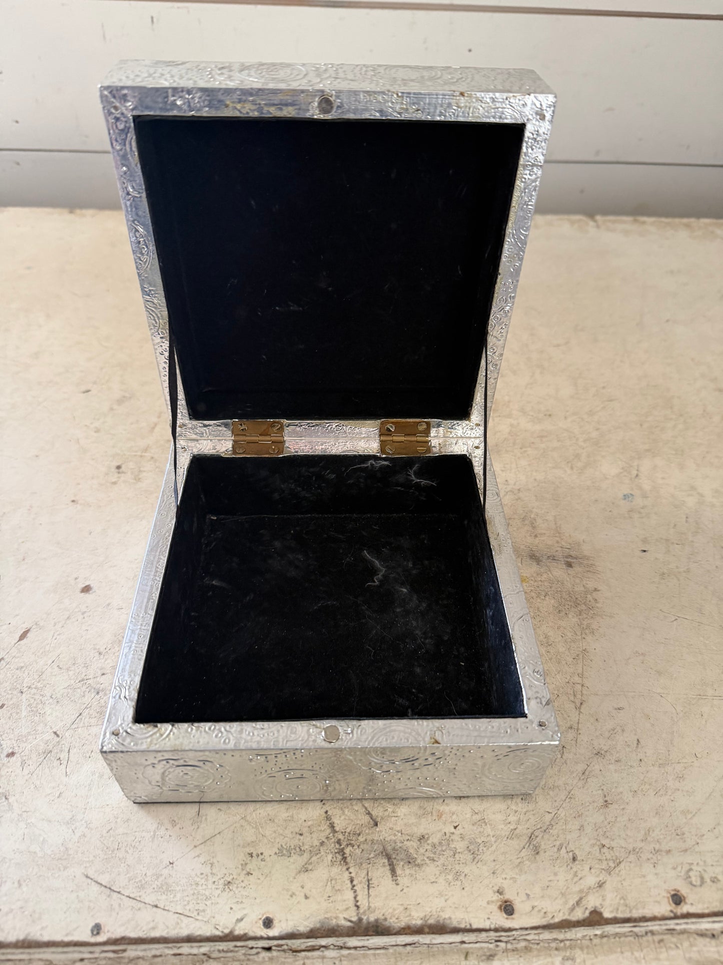 Embossed silver-finish decorative metal trinket box