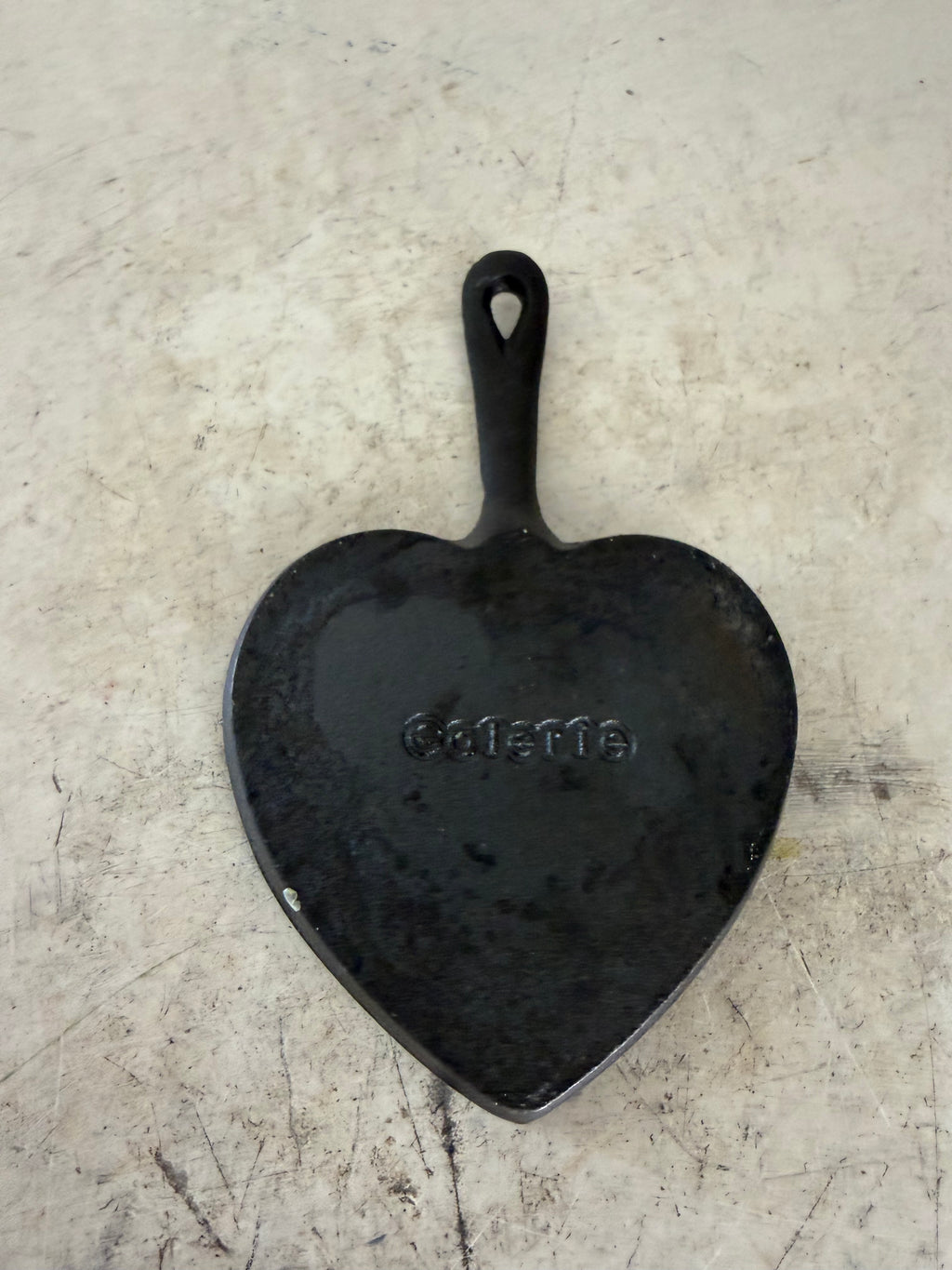 Heart-shaped cookie skillet