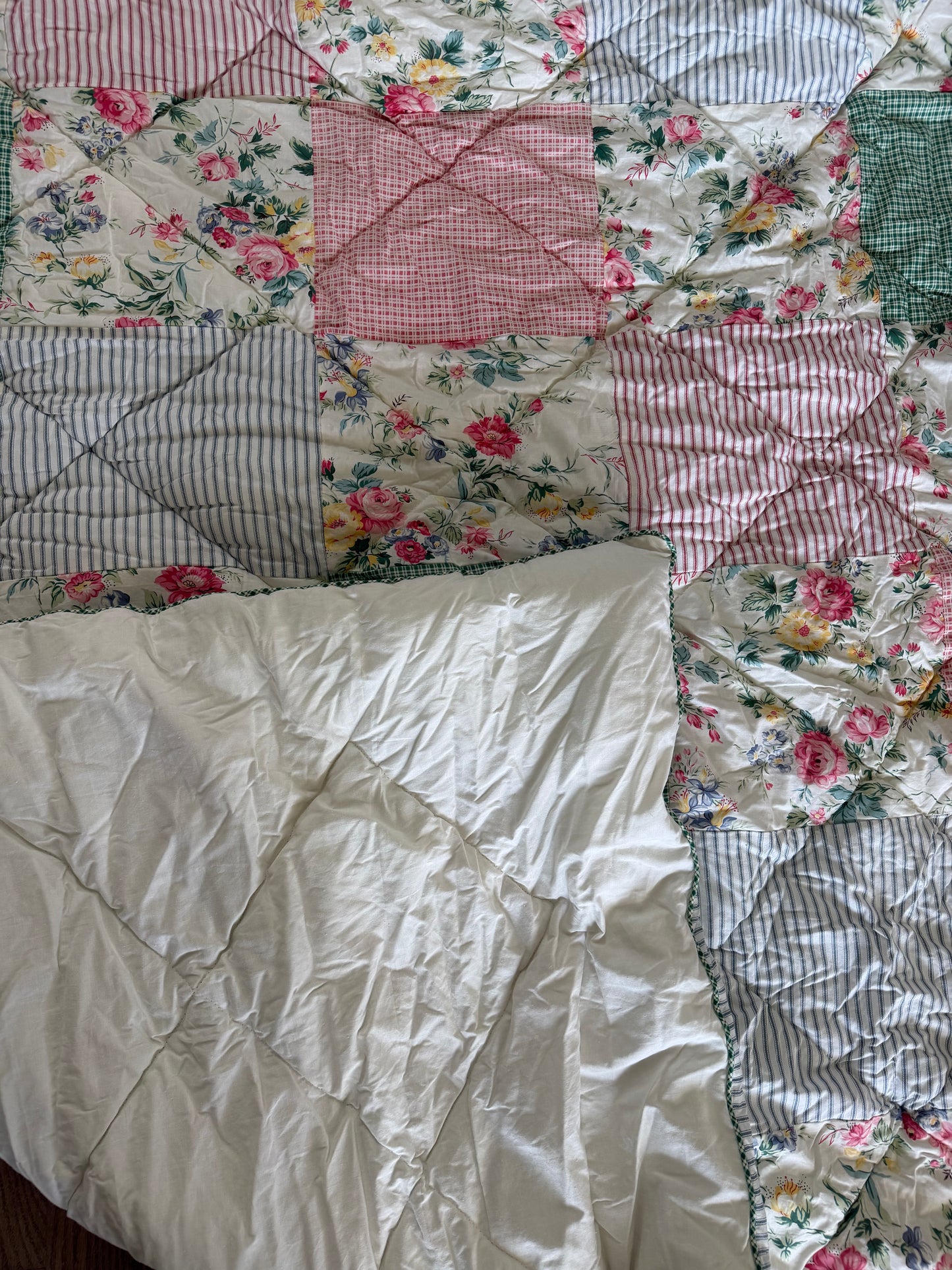 Full size patchwork style quilted comforter 100% cotton