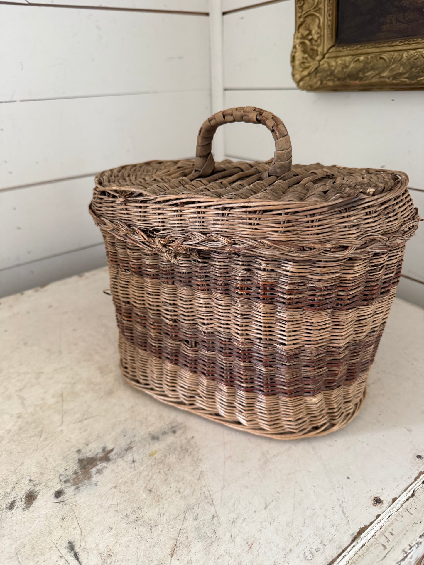 Hinged basket with lid