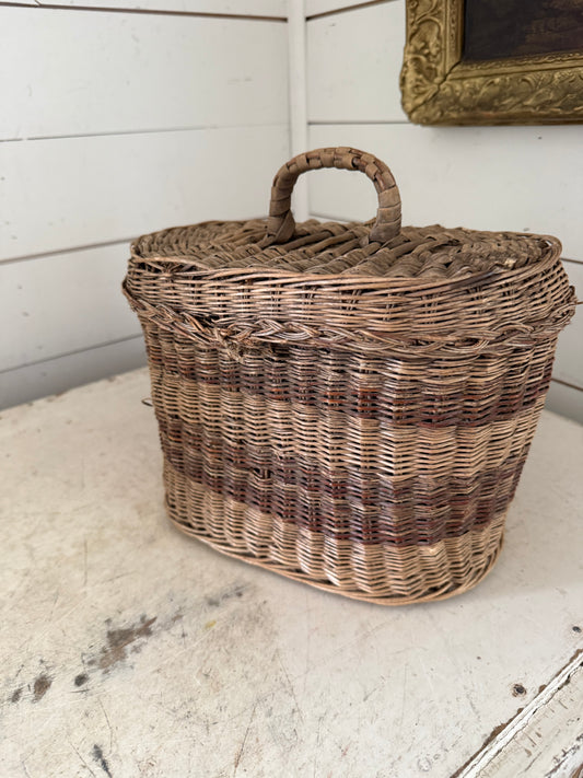 Hinged basket with lid