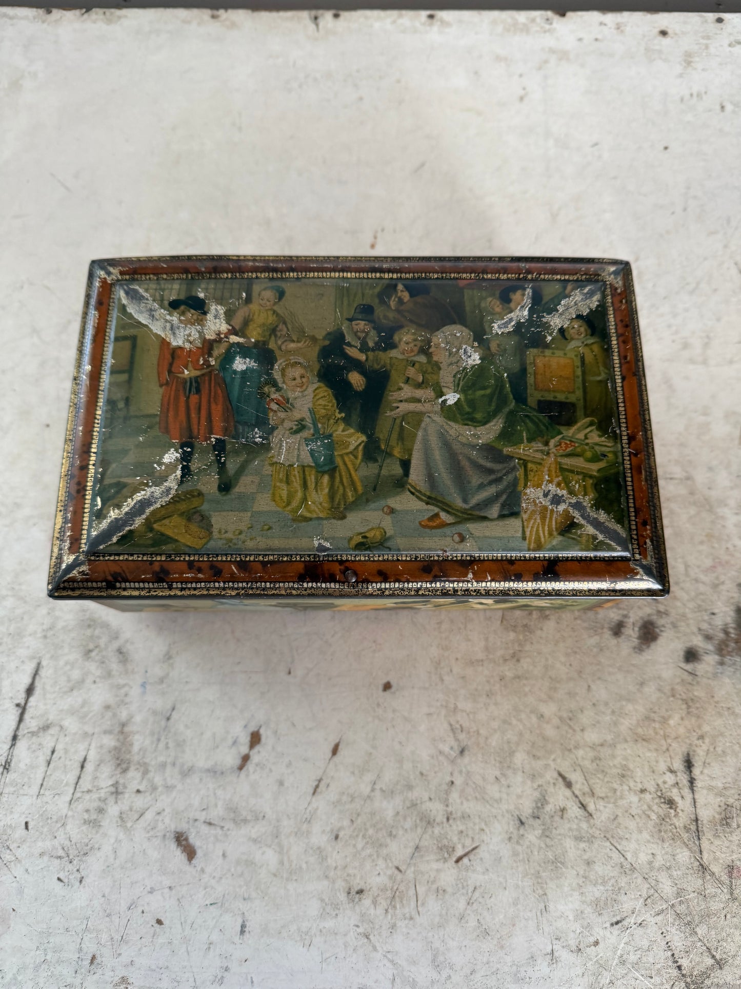 Vintage tin with Colonial scene