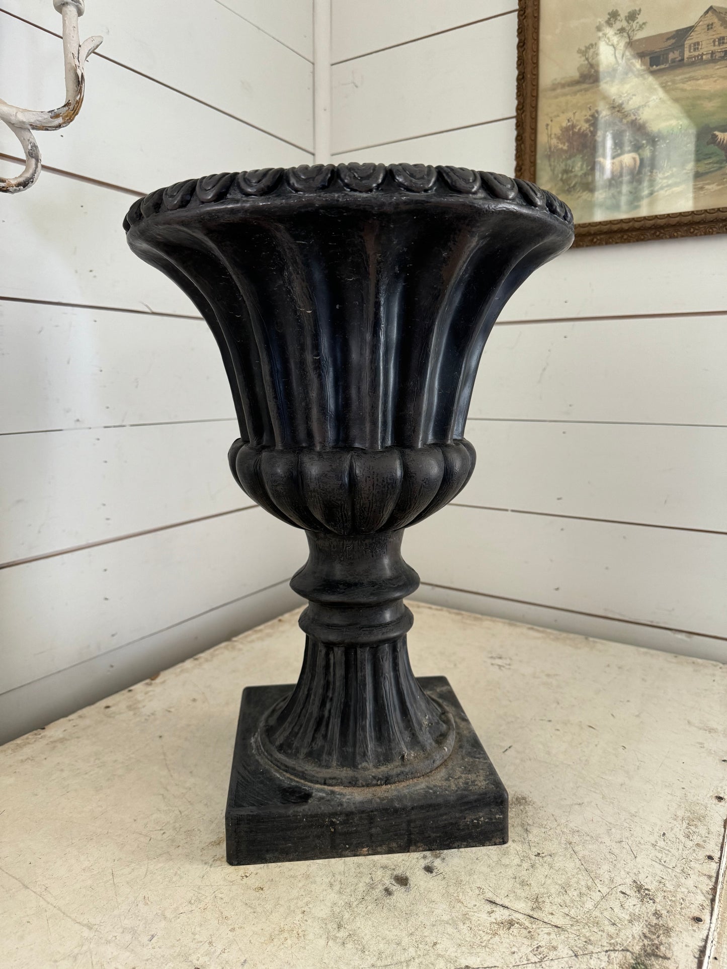 Medium Urn will be painted