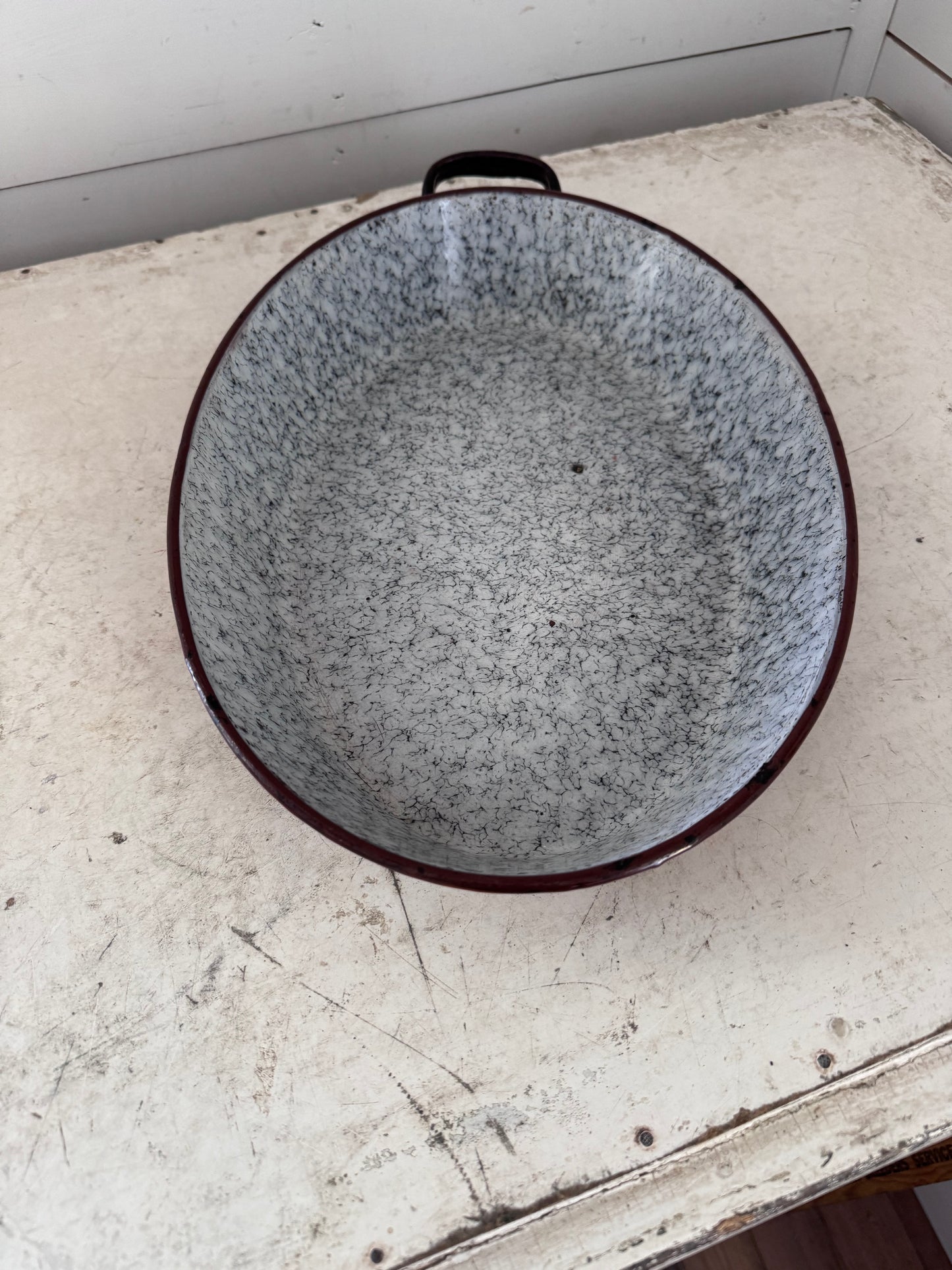 Marbled Brown Enamel Caserole Dish - Missing one handle