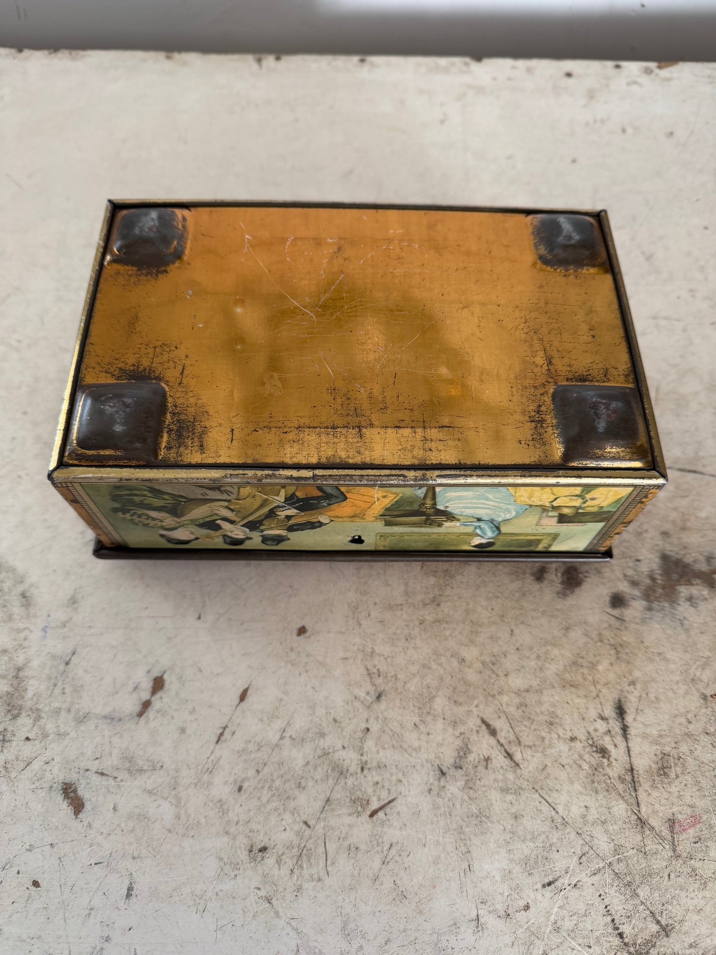 Vintage tin with Colonial scene