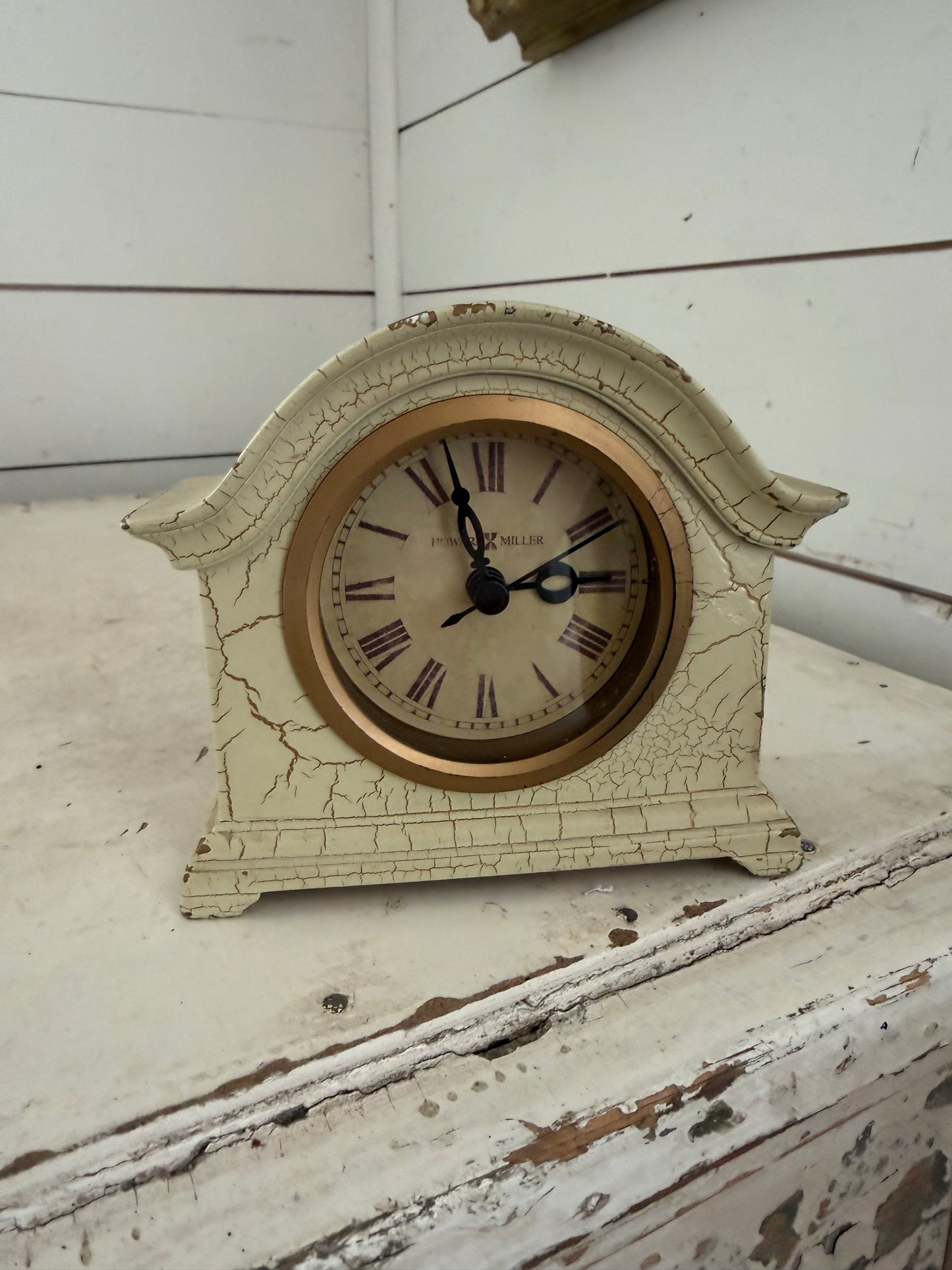 Vintage Howard Miller Resin Quartz Clock Desktop Beige 4.5" Tall