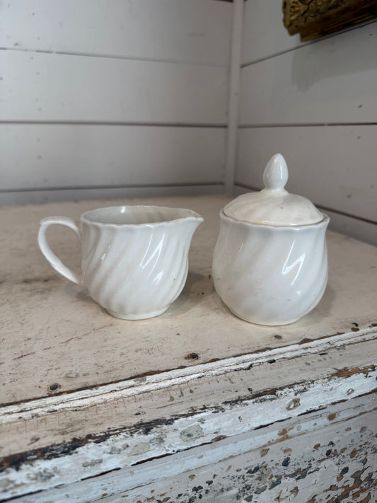 Sugar and creamer set cream, ceramic swirl design