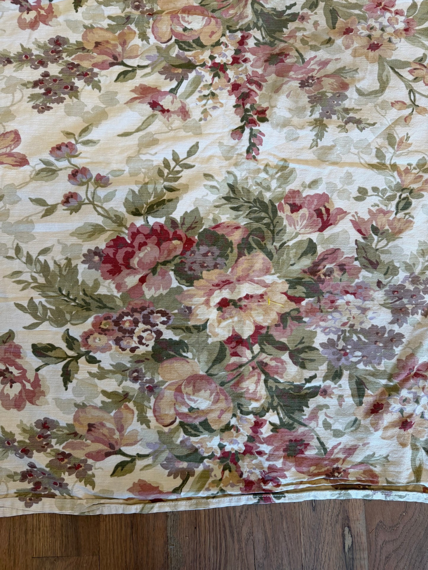 Floral table cloth