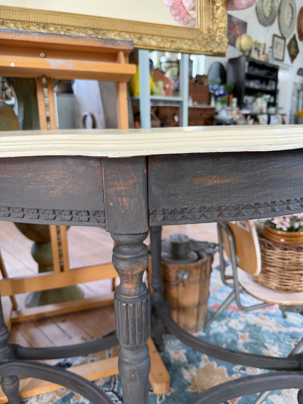 Shabby chic antique hand painted table 32.5x24x28