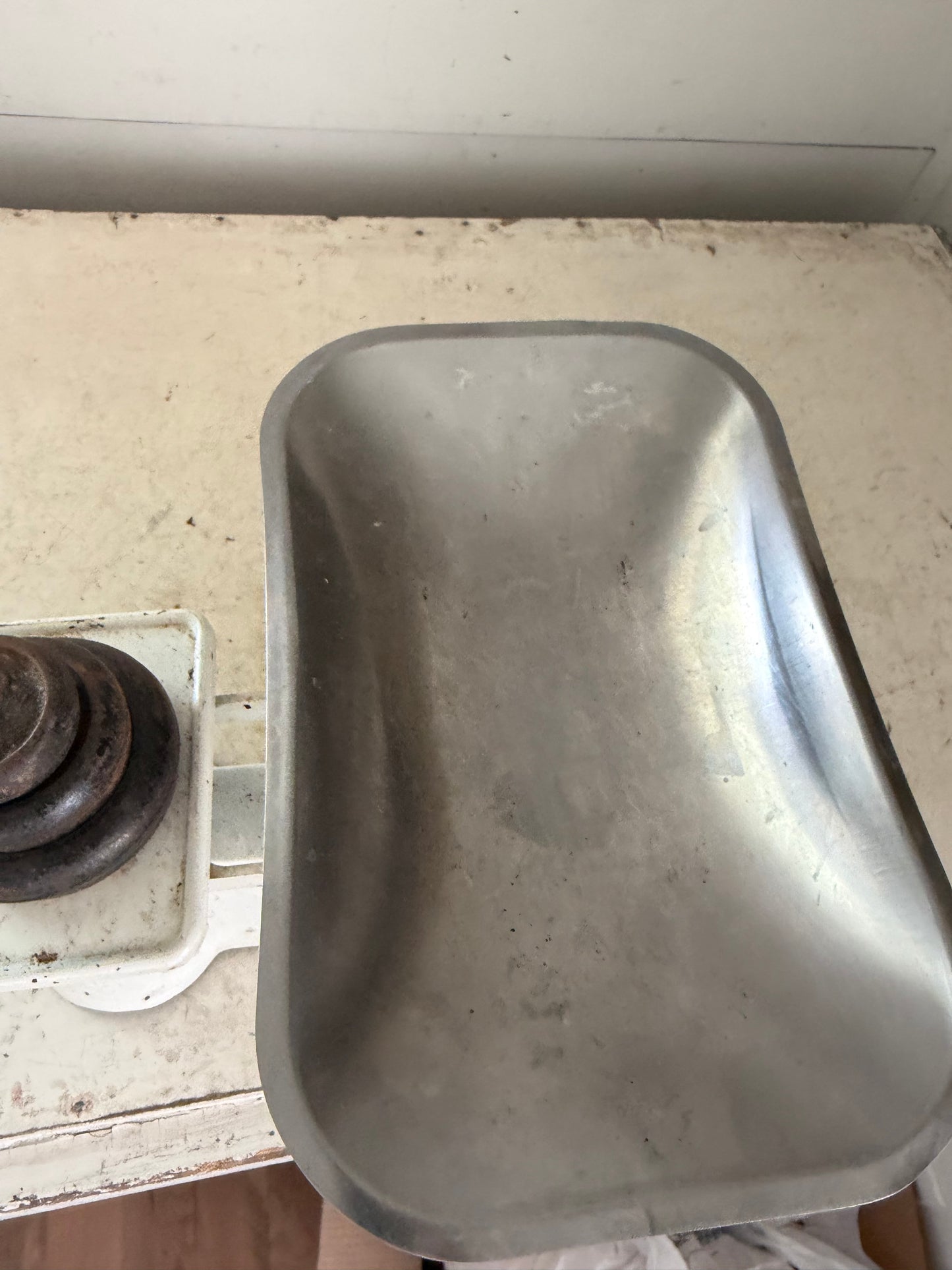 Vintage English The Queen' Kitchen Scales with Weights Set white