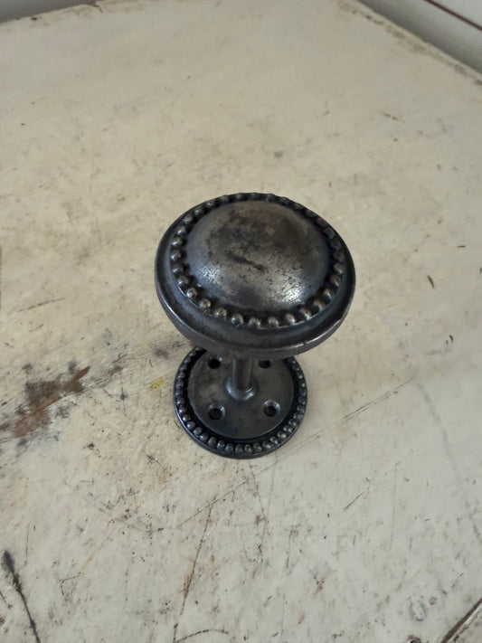Oversized metal knob hook
