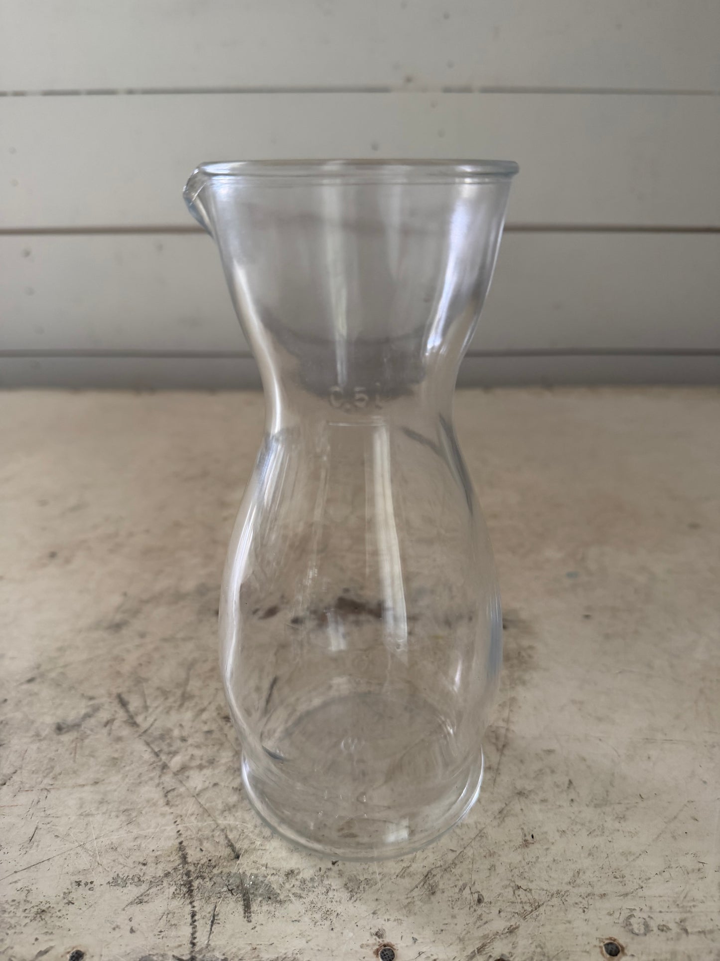 classic 0.5-liter clear glass table carafe