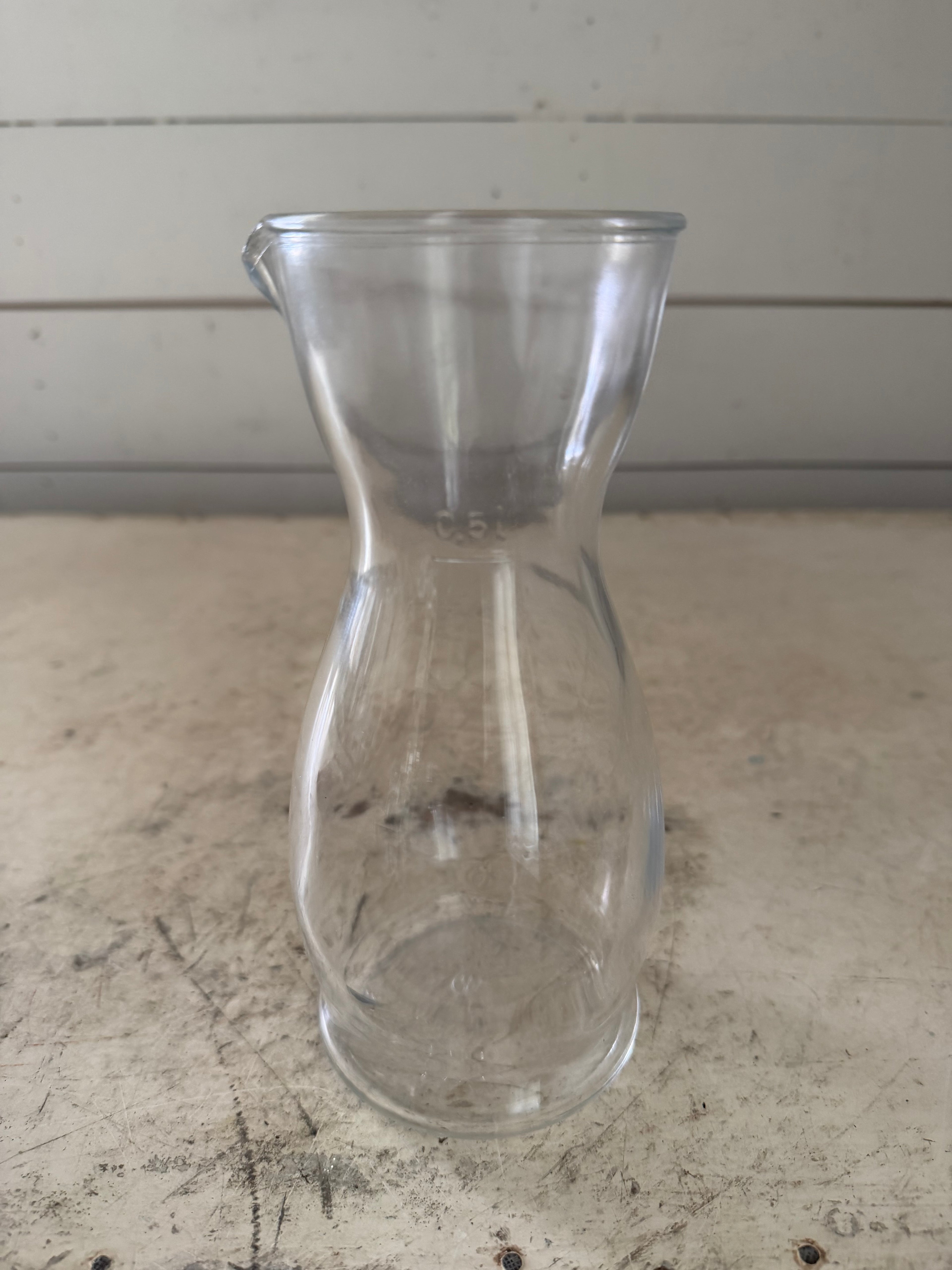 classic 0.5-liter clear glass table carafe