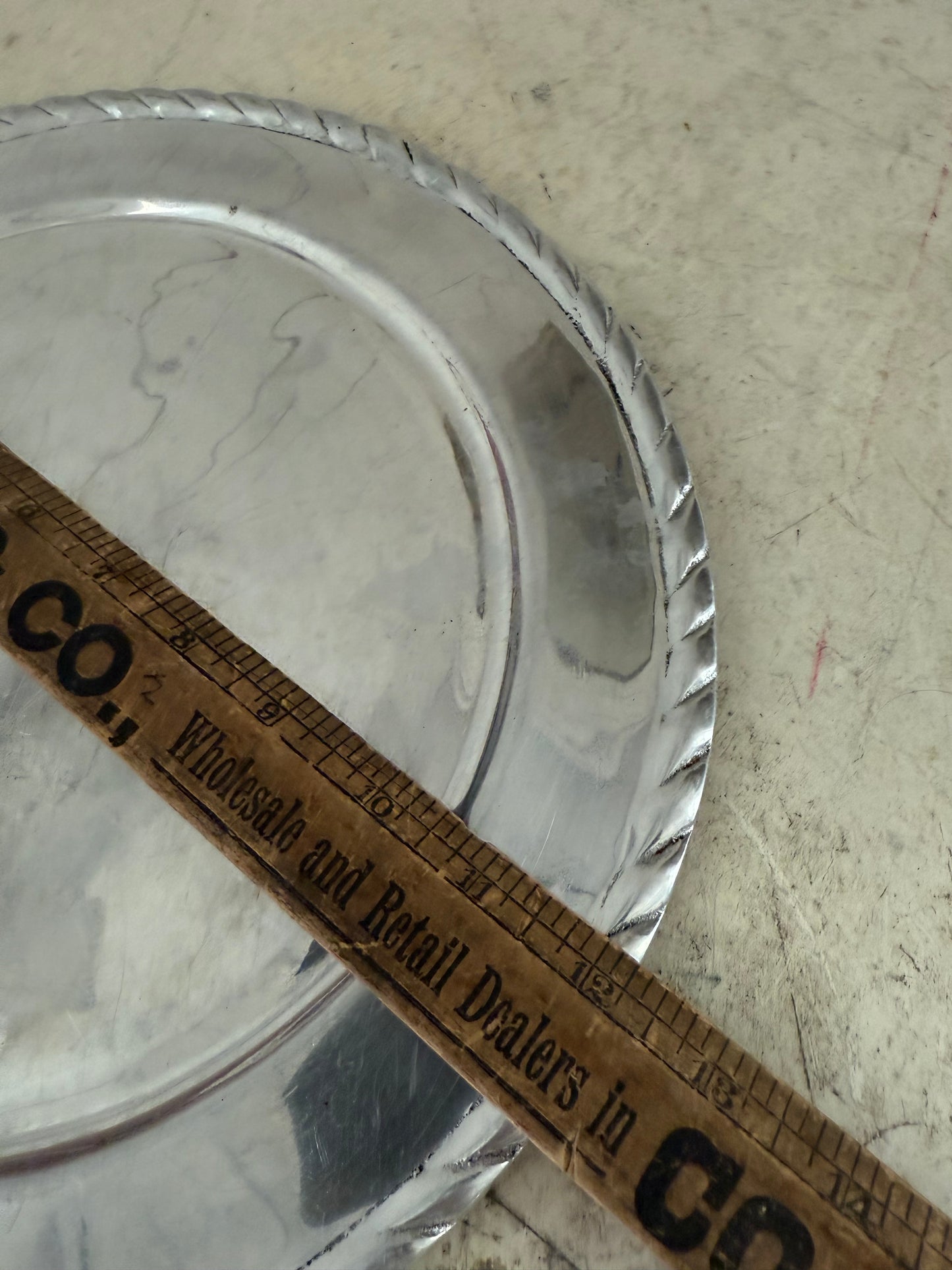 Aluminum platter with braided edge