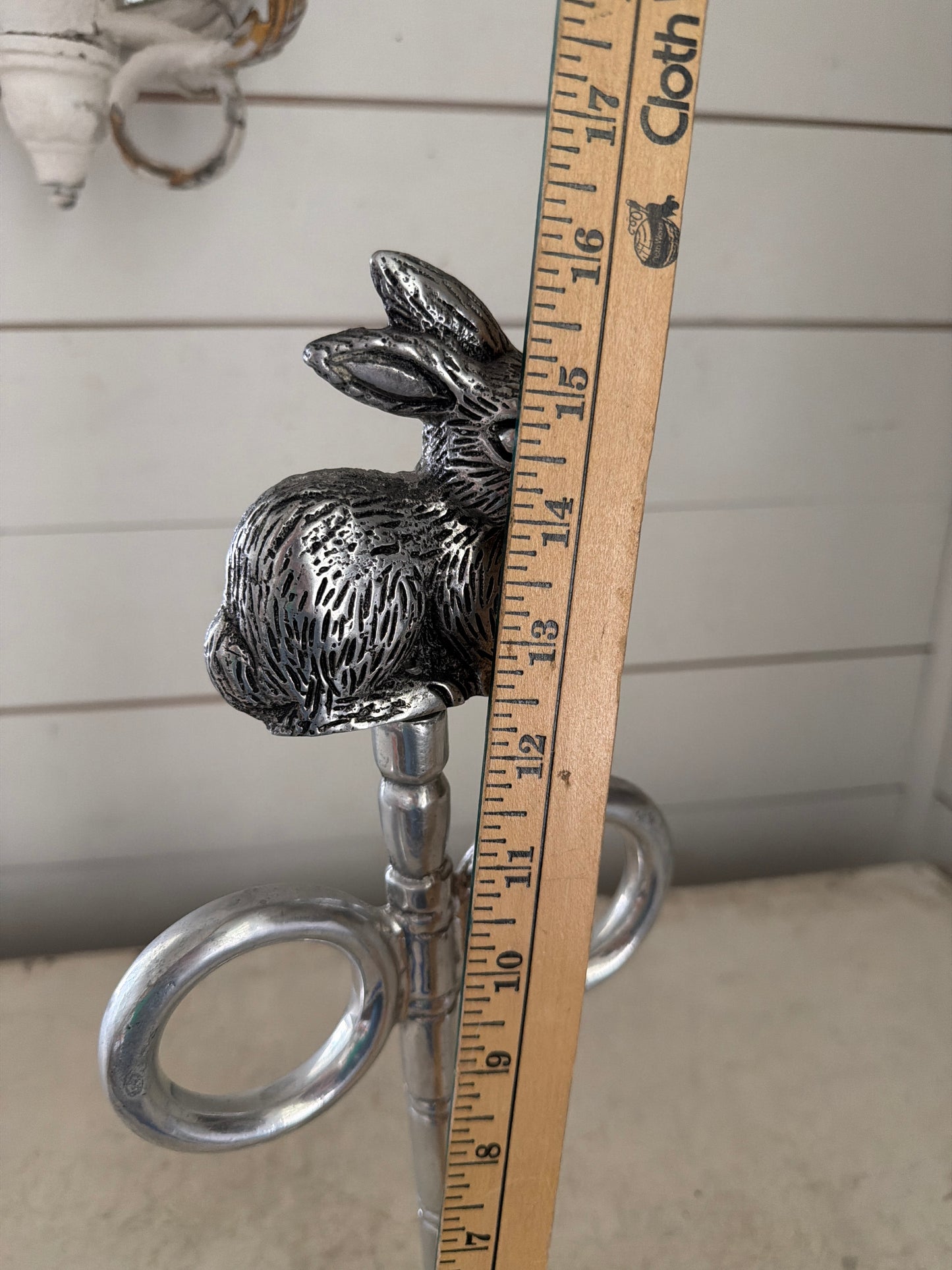 Aluminum Rabbit Towel Holder