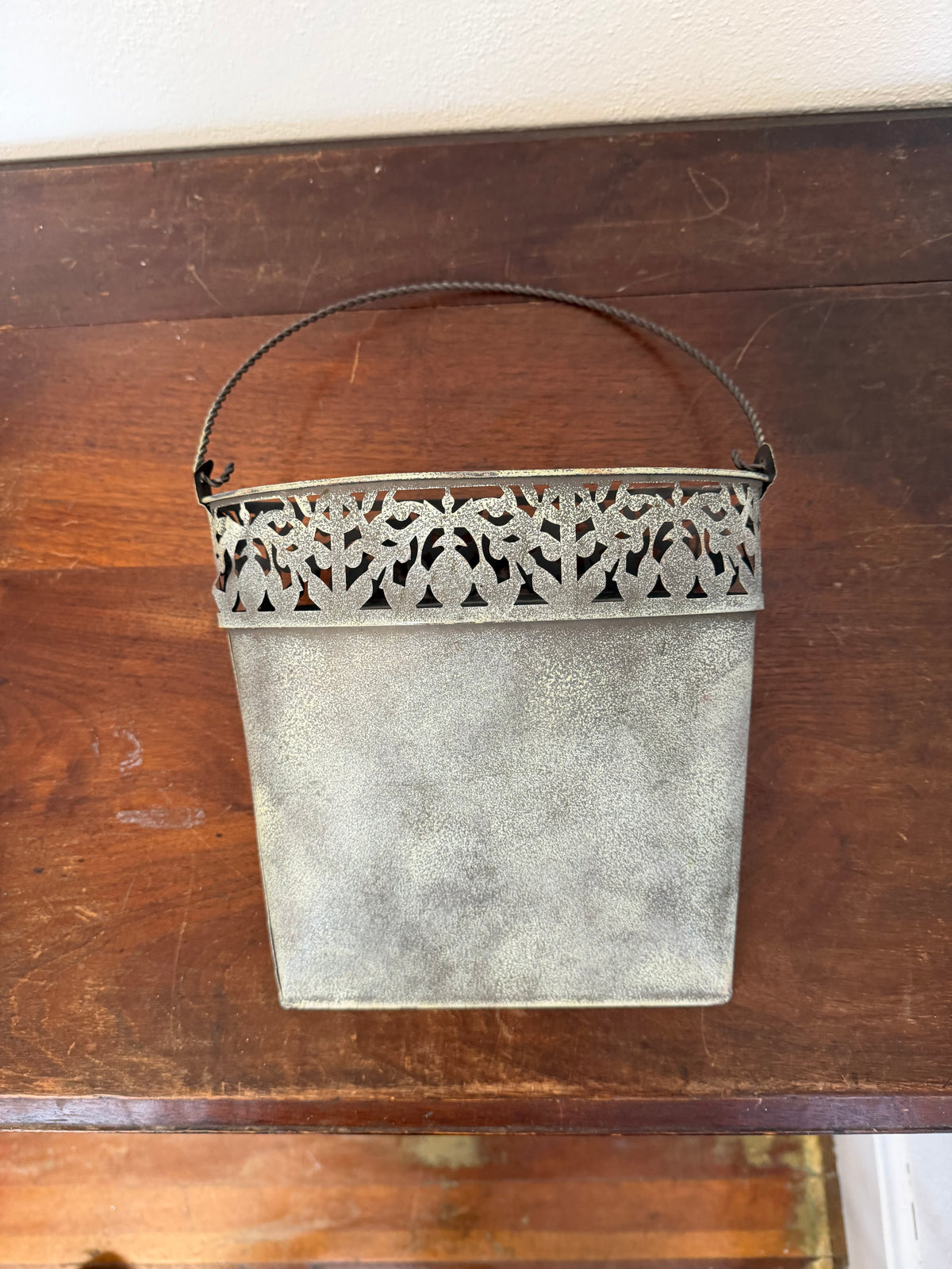 Metal wall pocket will get makeover