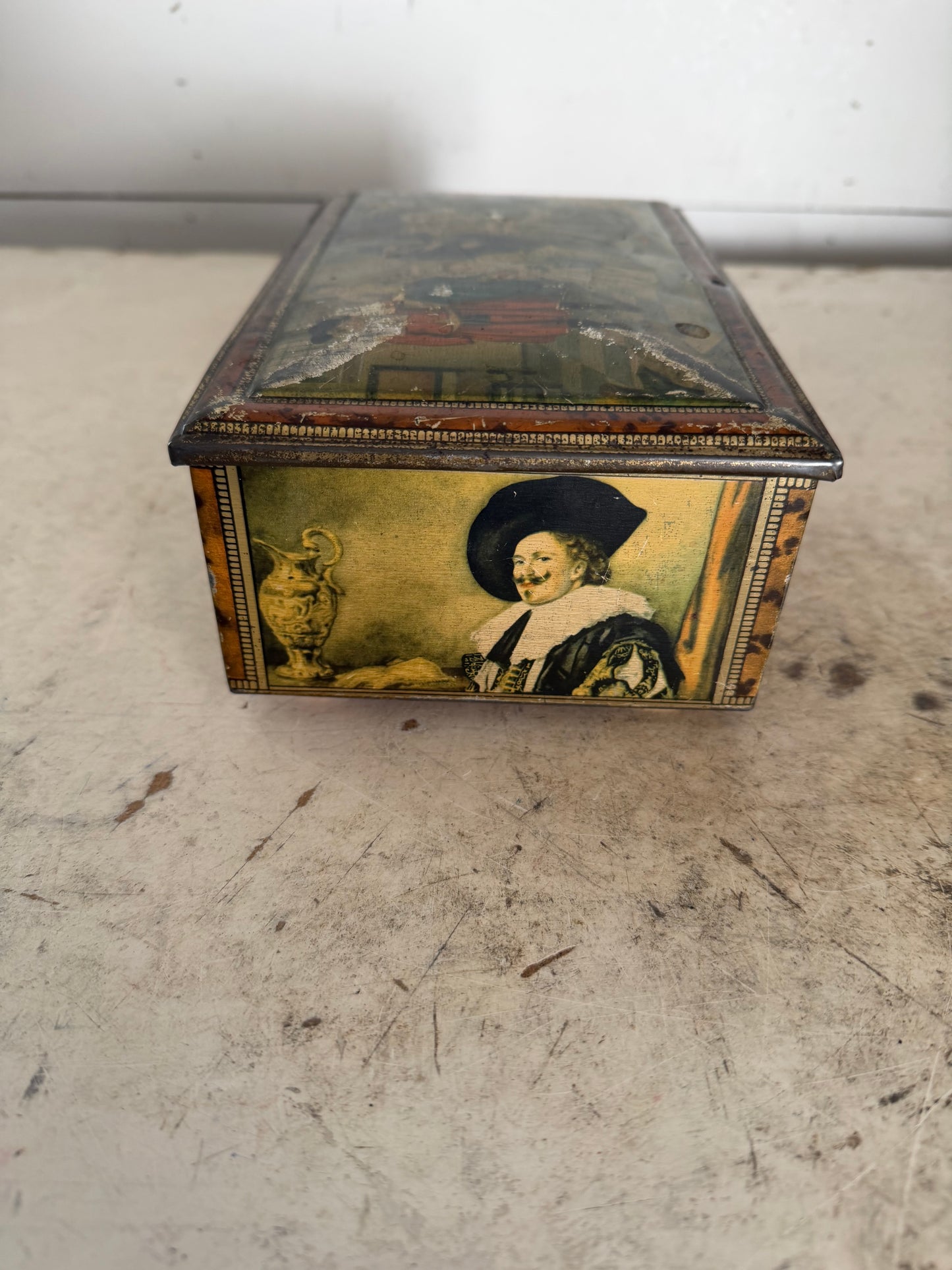 Vintage tin with Colonial scene