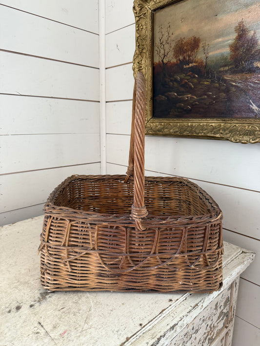 Vintage Woven Basket with scallops