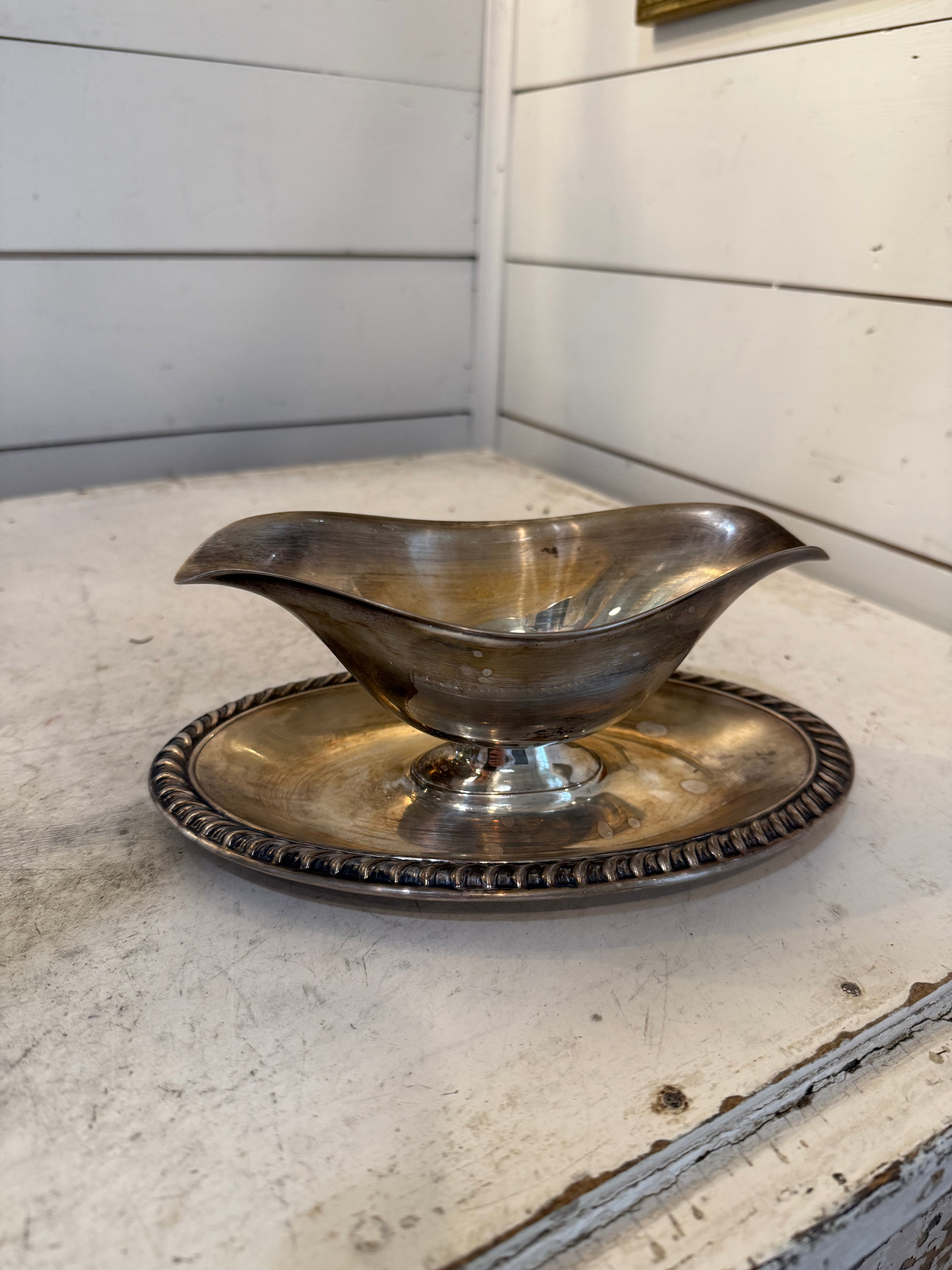 Vintage WM Rodgers Silver Plate 3 1/2” Tall Gravy Boat with base