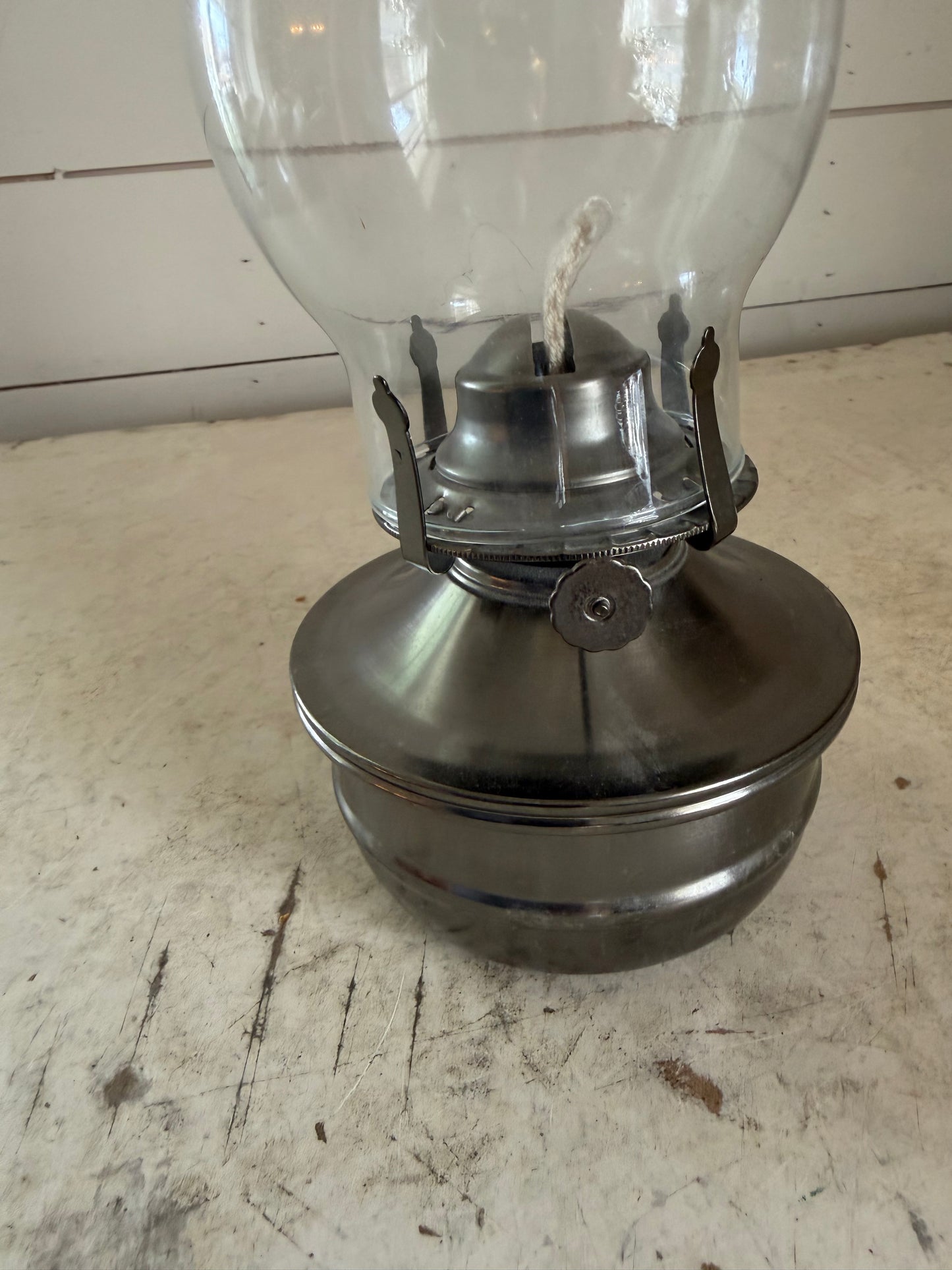Hurricane oil lamp