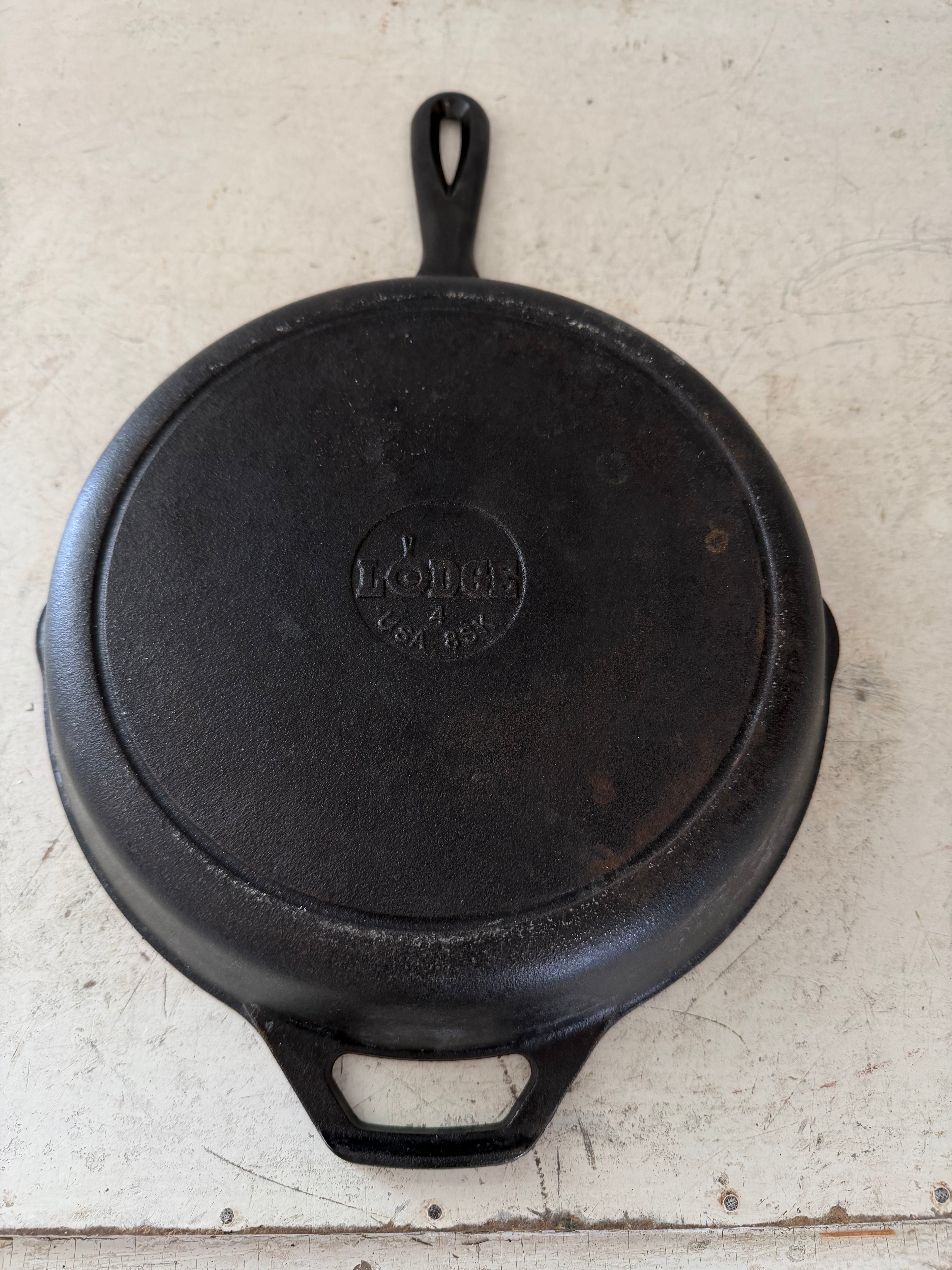Lodge Cast Iron Round Pan - Will get cleaned and seasoned
