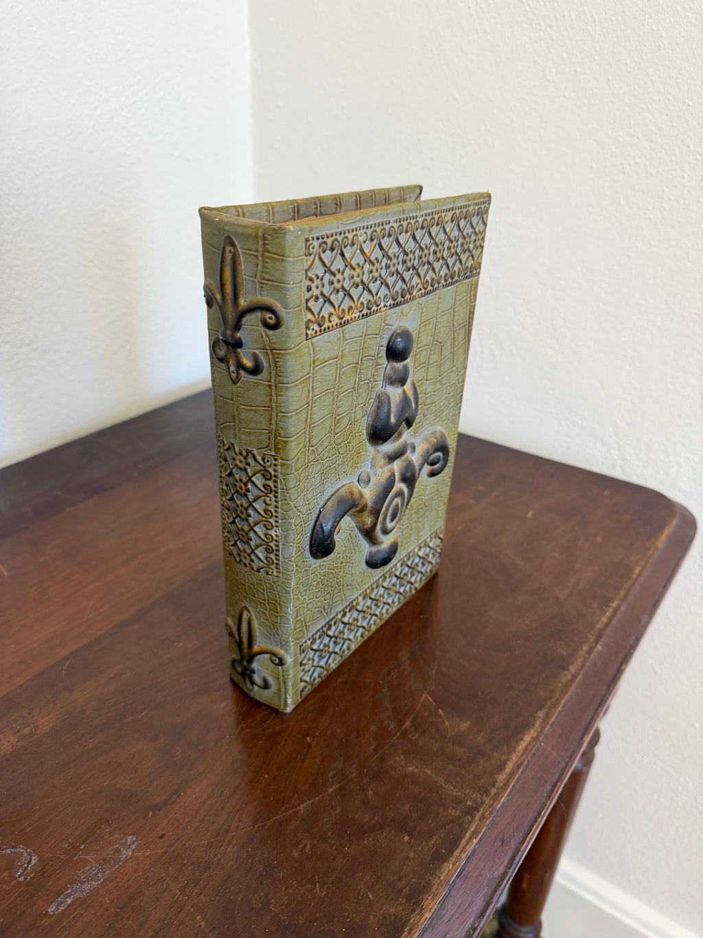 Book box decorative hidden storage