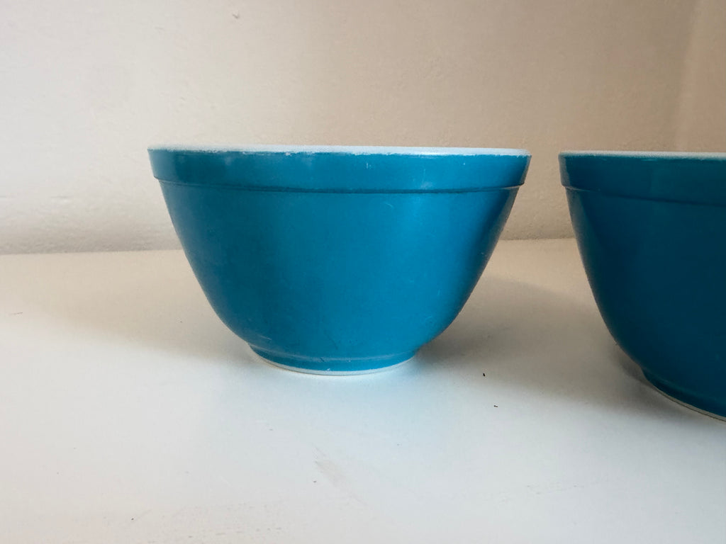 Set of 2 Pyrex #401 1.5-Pint Turquoise Color Nesting Mixing Bowls