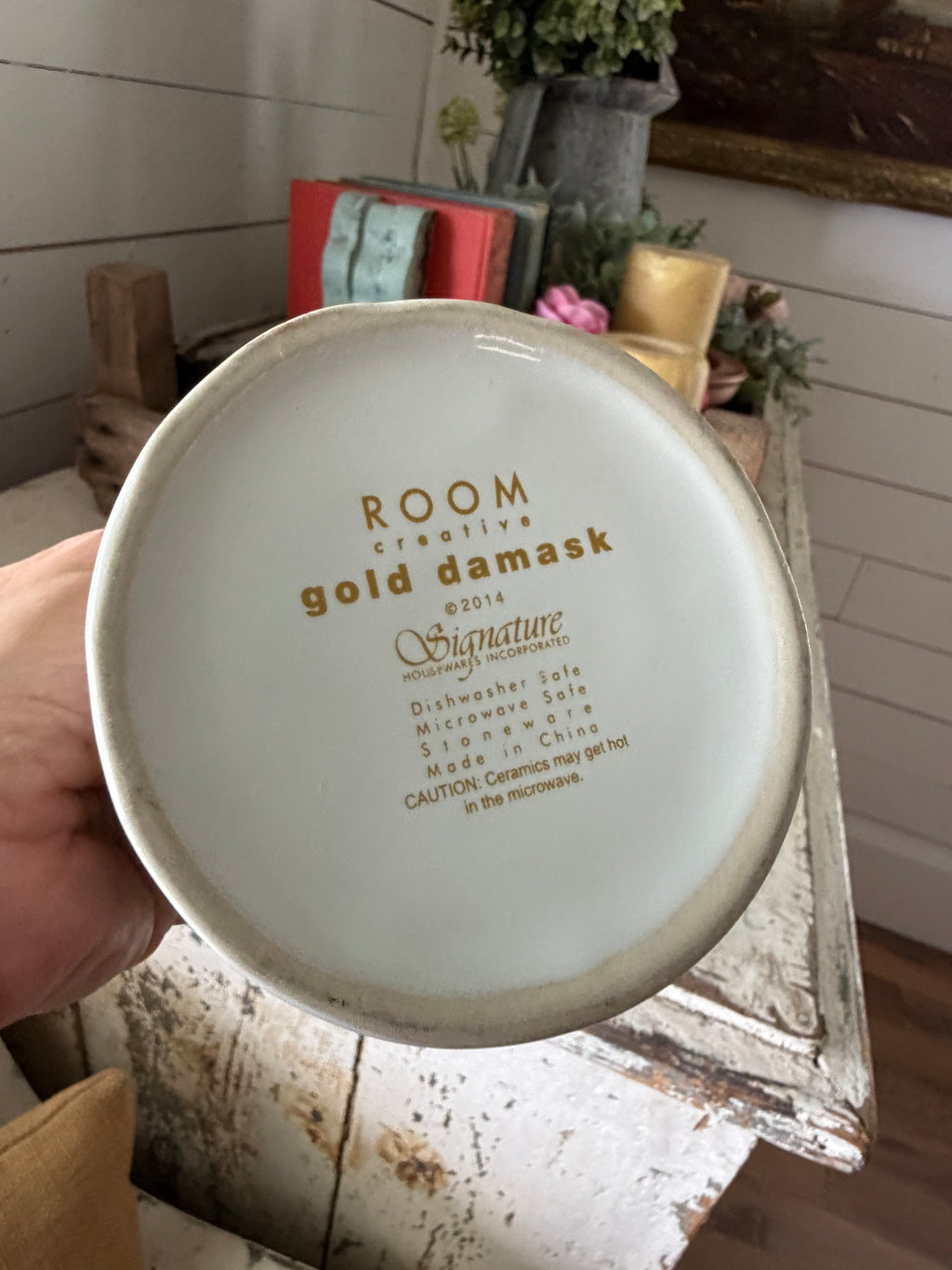 Gold damask mug