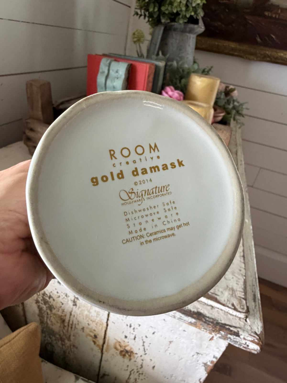 Gold damask mug