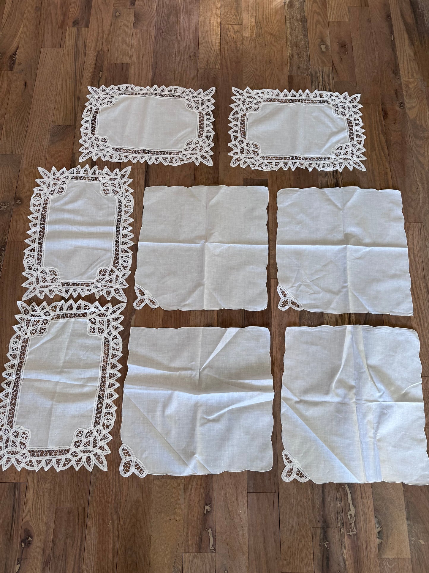 Set of 8 white placemat and napkins