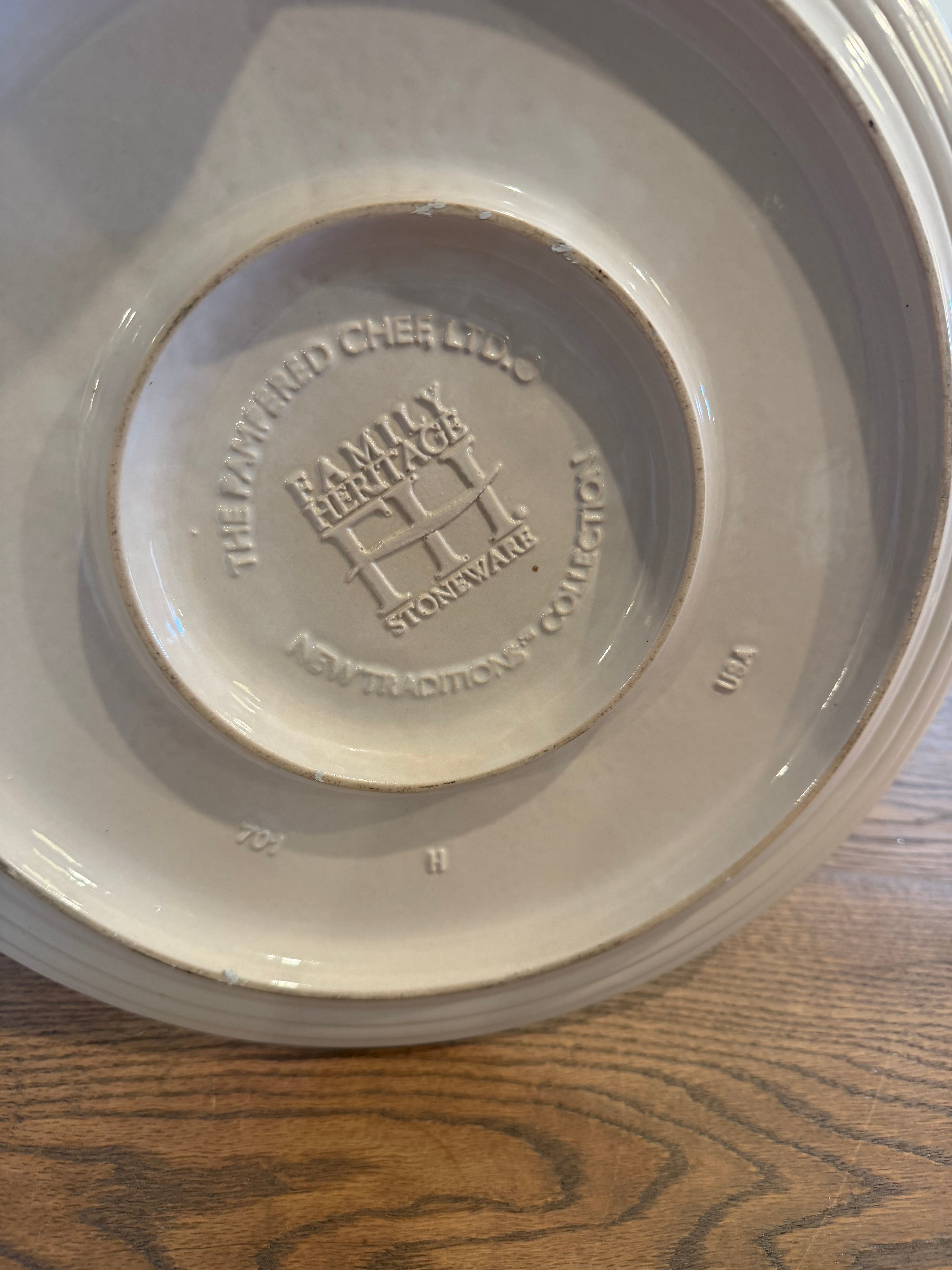 Pampered Chef New Traditions Family Heritage Stoneware Round Platter 13.5"