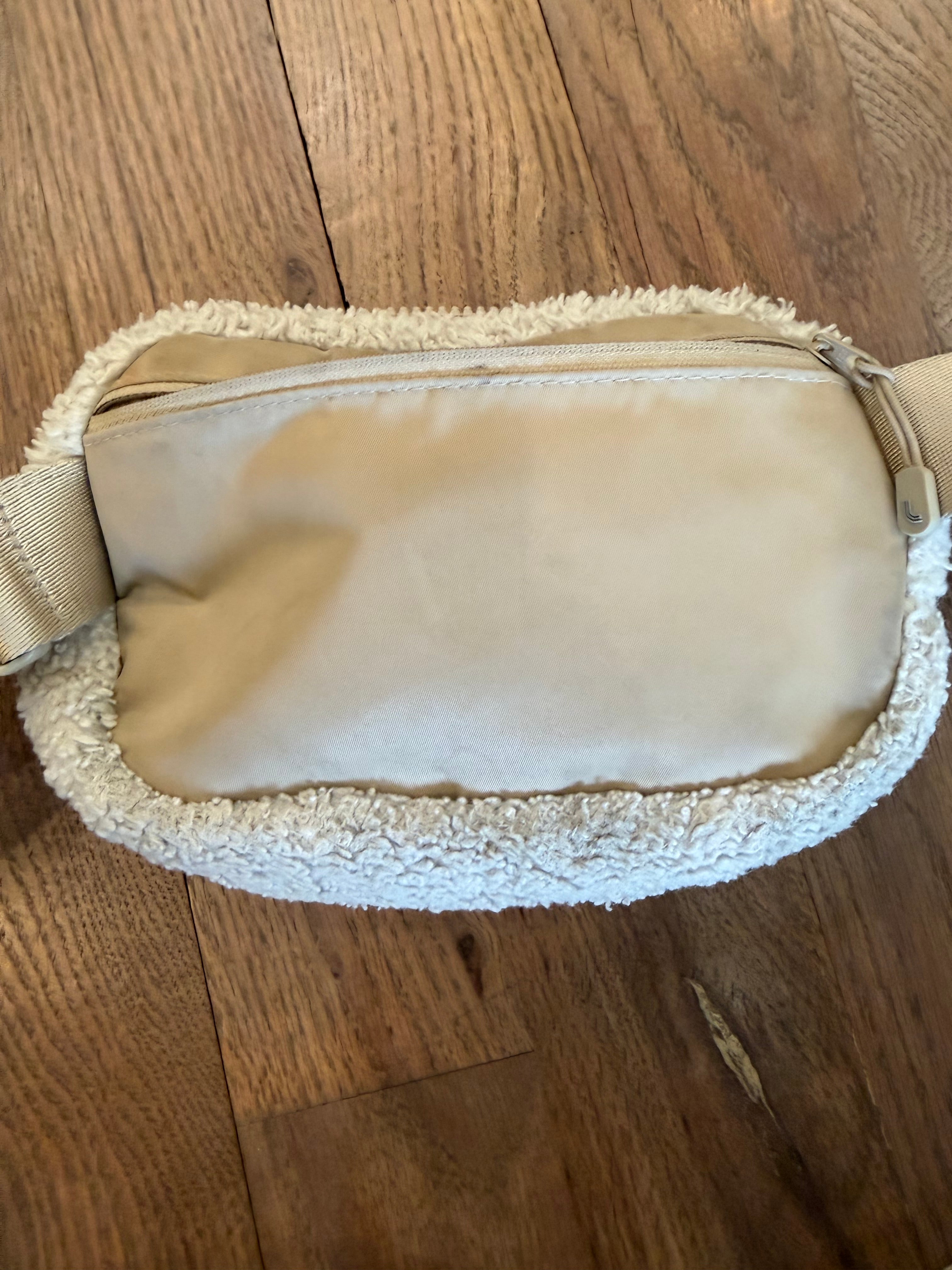 Lole cream Cross body bag
