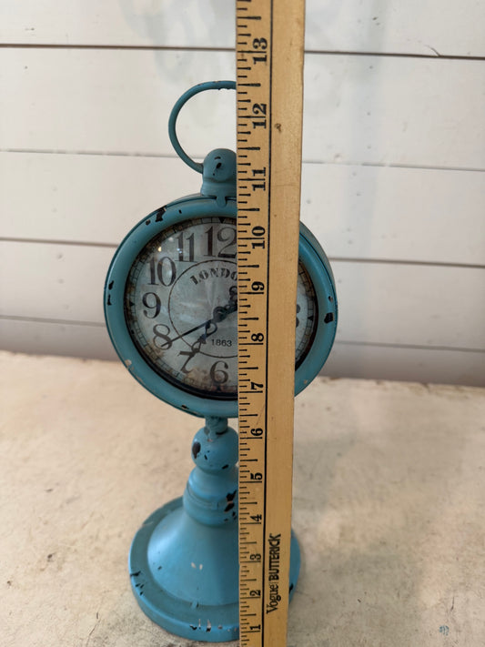 Table Clock Distressed Turquoise Metal will get makeover