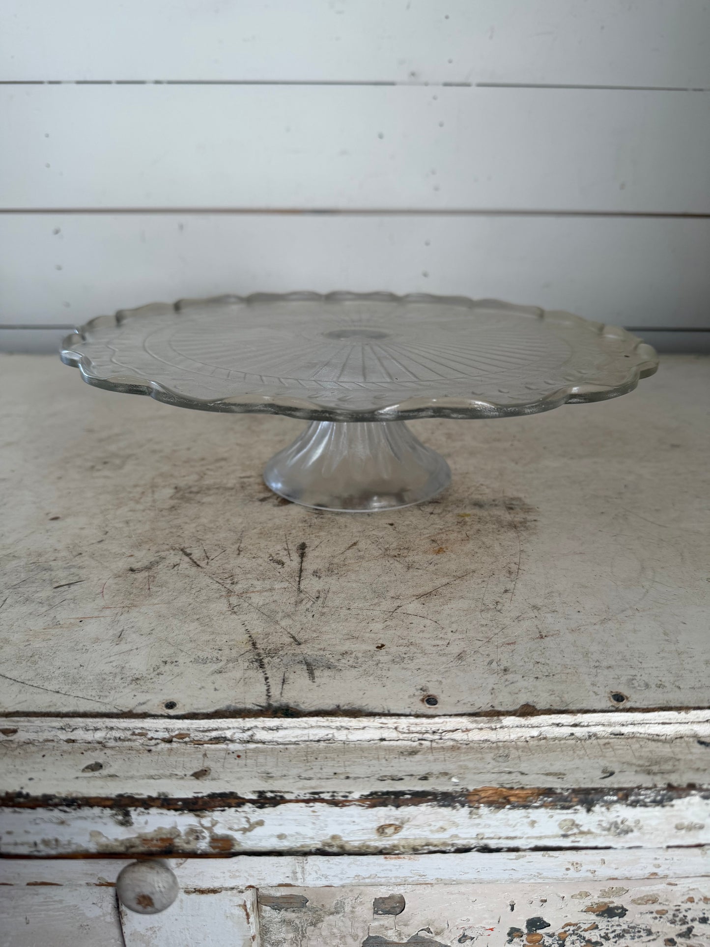 Glass wreath cake stand 11” - no dome
