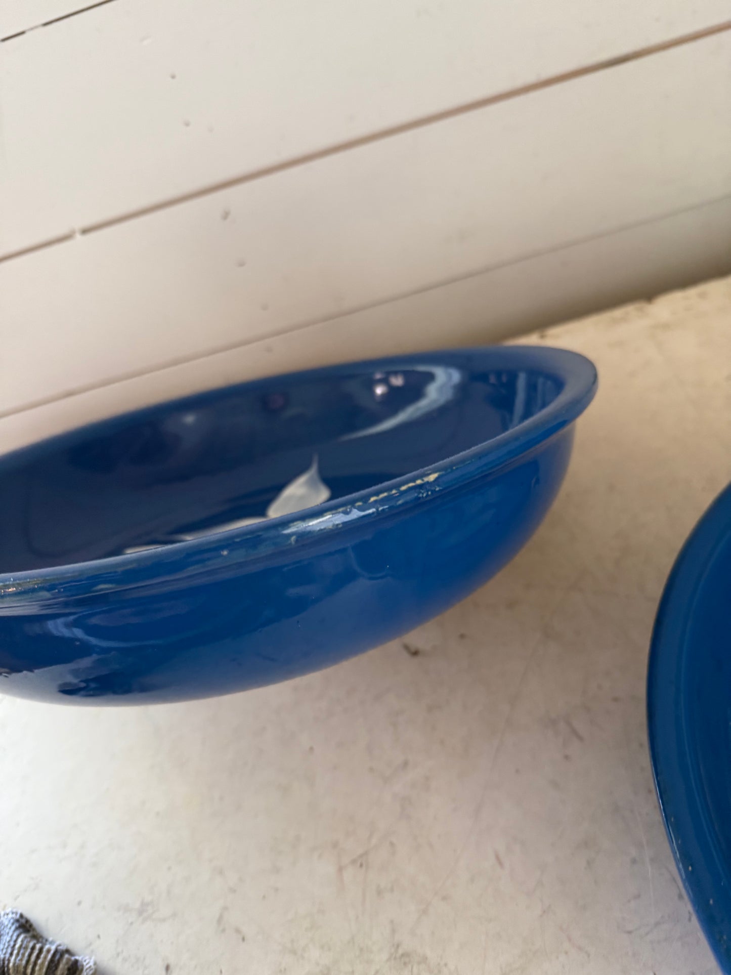 Watts Starflower Blue RF Spagatti Bowl - sold individually small flea bite chips