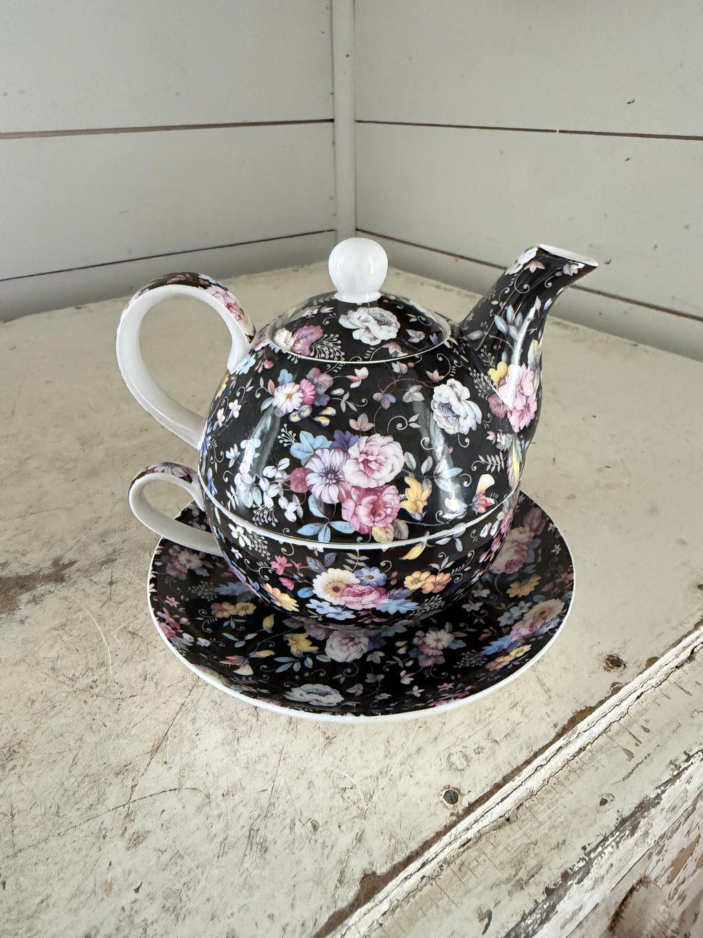 Gracie Tea for one pot and cup and saucer set