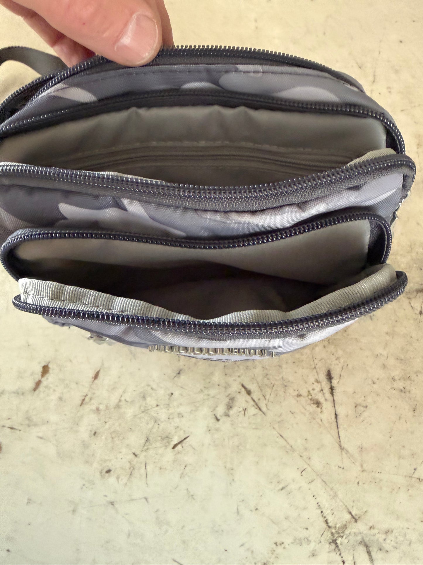 Triple Zip Bagg Camo baggalini