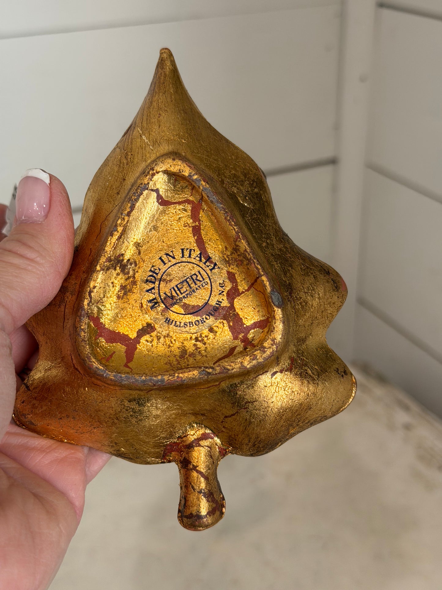 Set of four Vietri Italian gold gilt leaf-shaped candle holders