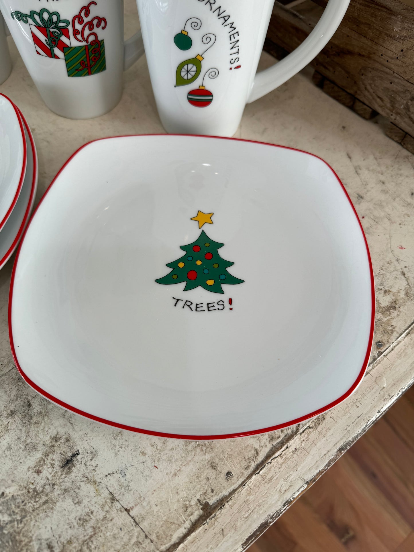 Fitz and Floyd Merry Christmas 8 Piece Gift Set Dessert Plates and Mugs