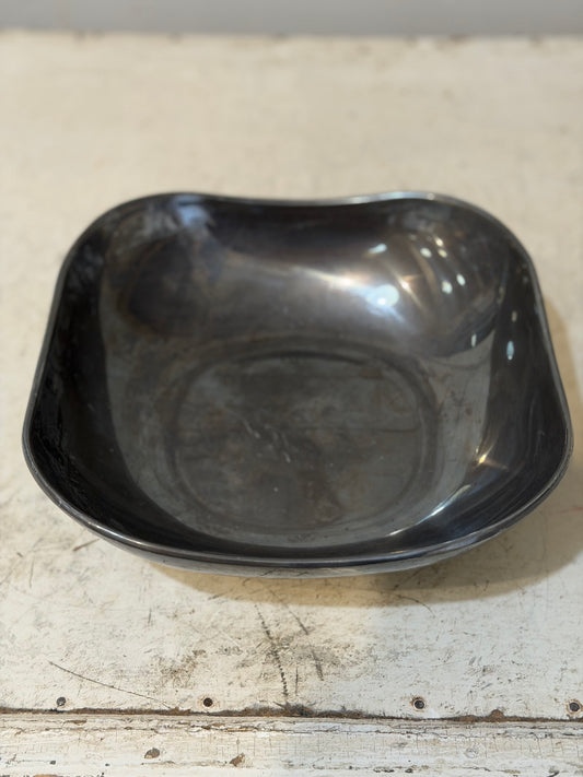 Wilton Armatale serving bowl